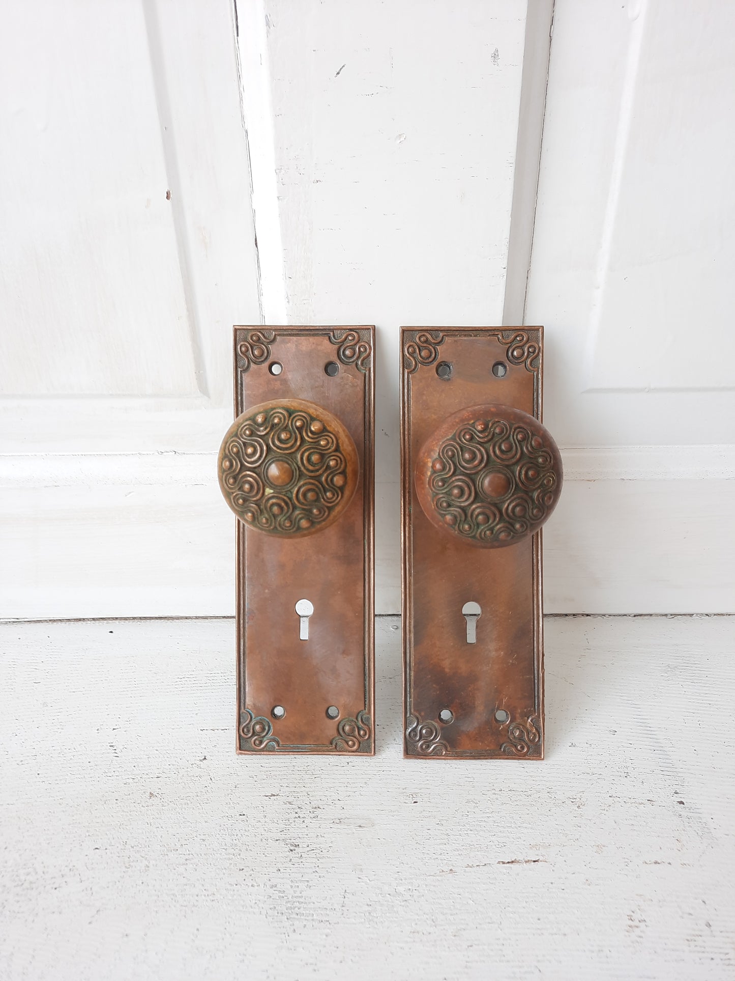 Delphi Pattern Hardware Set by Russell Erwin, Antique Swirl Design Bronze Door Knob Plate Set
