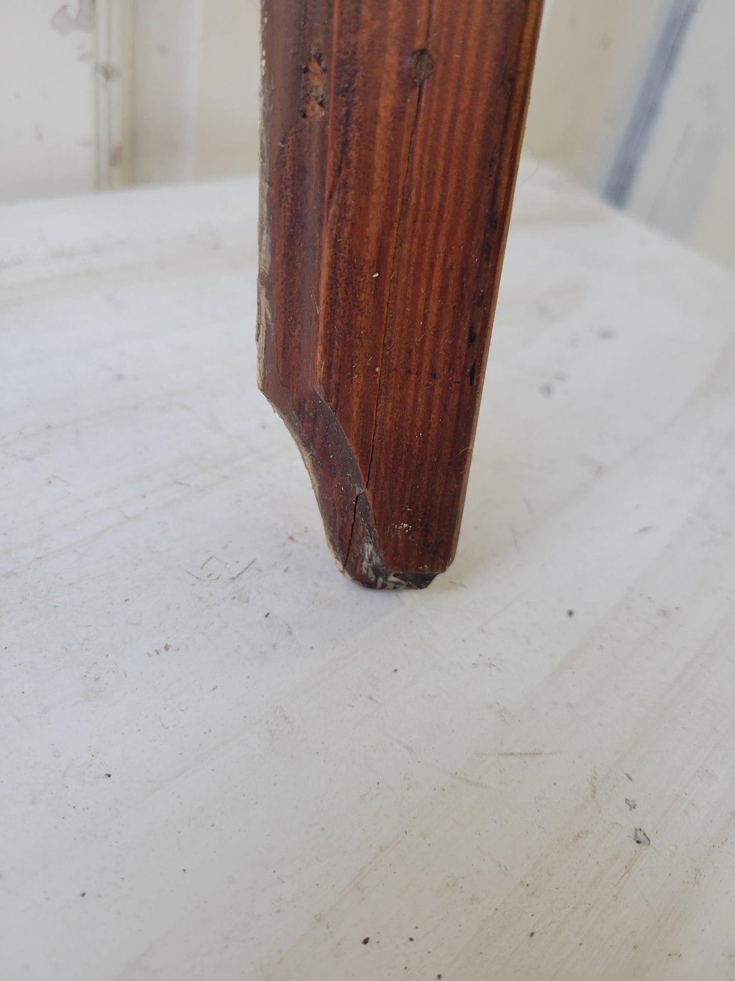 Antique Trim Corner Guard, Turned Wood Corner Trim Piece, #062101