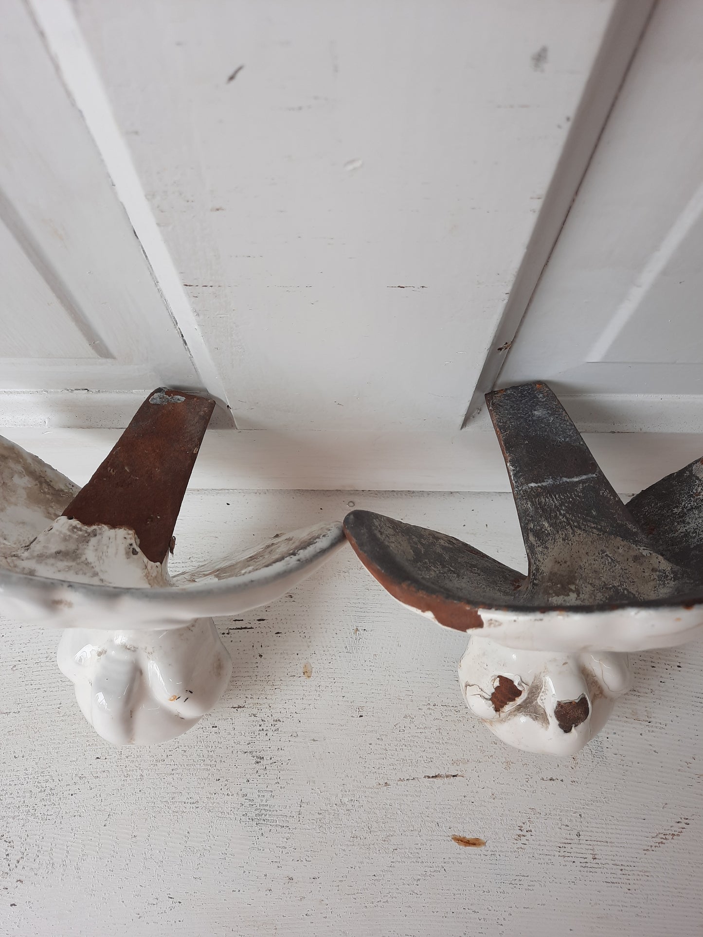 Antique Pair of Cast Iron Tub Eagle's Claw, Ball and Claw Design Bathtub Feet #070101
