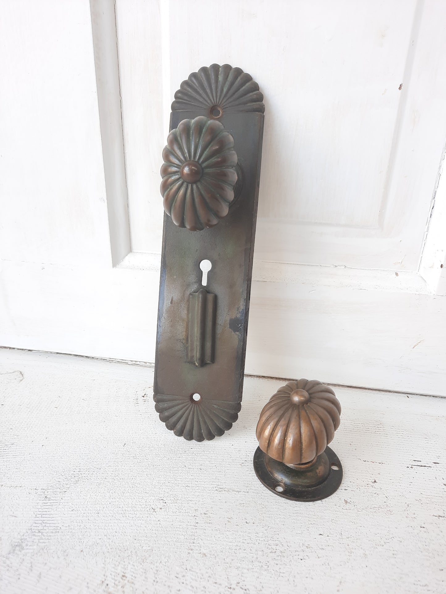 Bronze Entry Hardware Set. Double Keyhole Plate and Doorknobs for Front Door