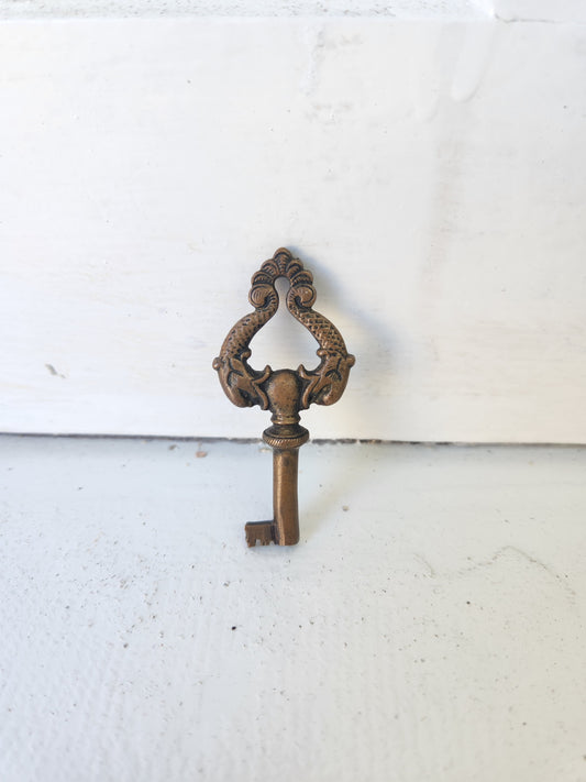 Victorian Dolphin Design Victrola Key, Antique Bronze Creature Skeleton Key 090204