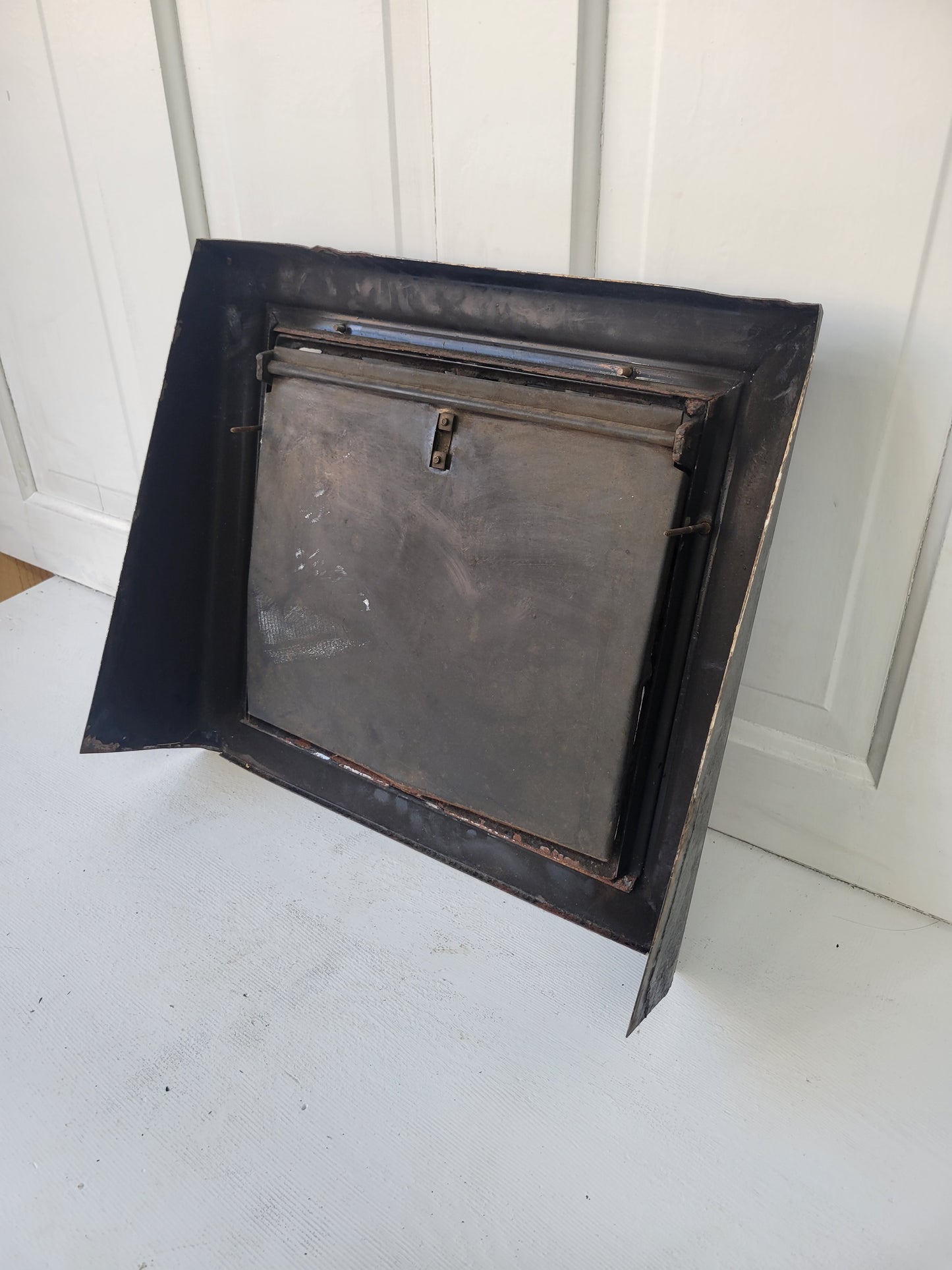 15 x 18 Antique Cast Iron Baseboard Vent, Antique Iron Angled Wall Vent Cover 090401