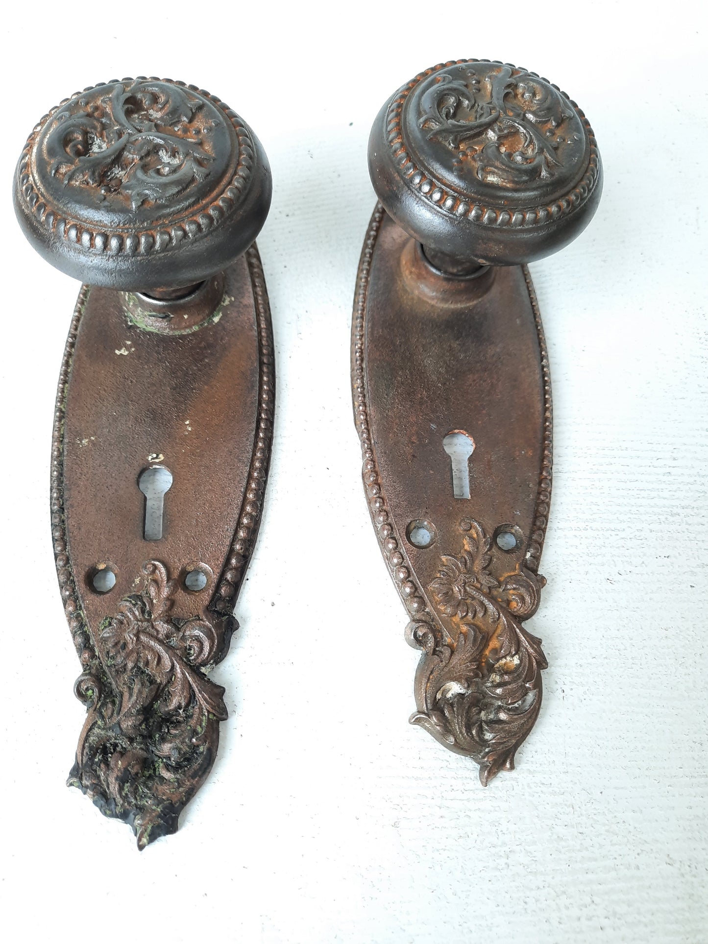 Complete Set Iron Harrington Hardware, Harrington Door Knobs and Backplate Set