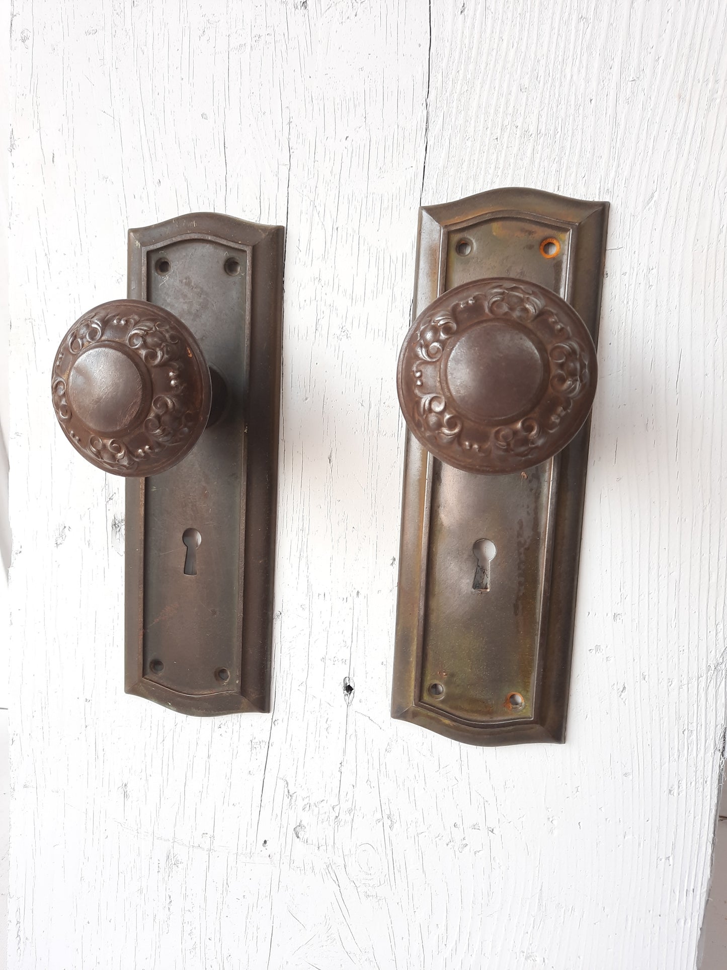 Deco Door Plates with Antique Floral Pattern Doorknobs, Door Backplates and Knob Set, Door Hardware