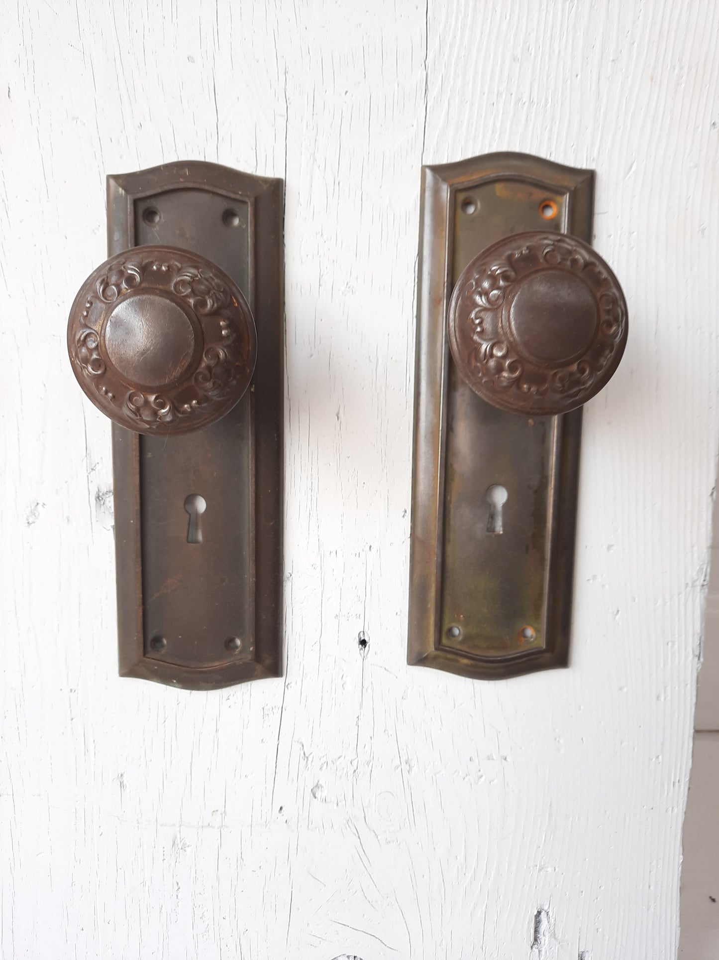 Deco Door Plates with Antique Floral Pattern Doorknobs, Door Backplates and Knob Set, Door Hardware