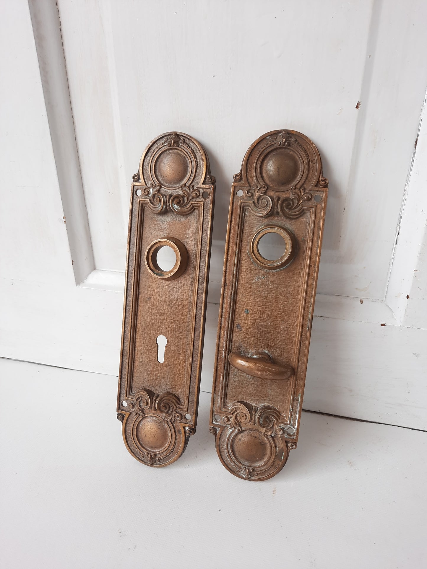 Two Bronze Doorknob Plates with Thumb Turn Lock, Plates for Privacy Lock Mortise 013107