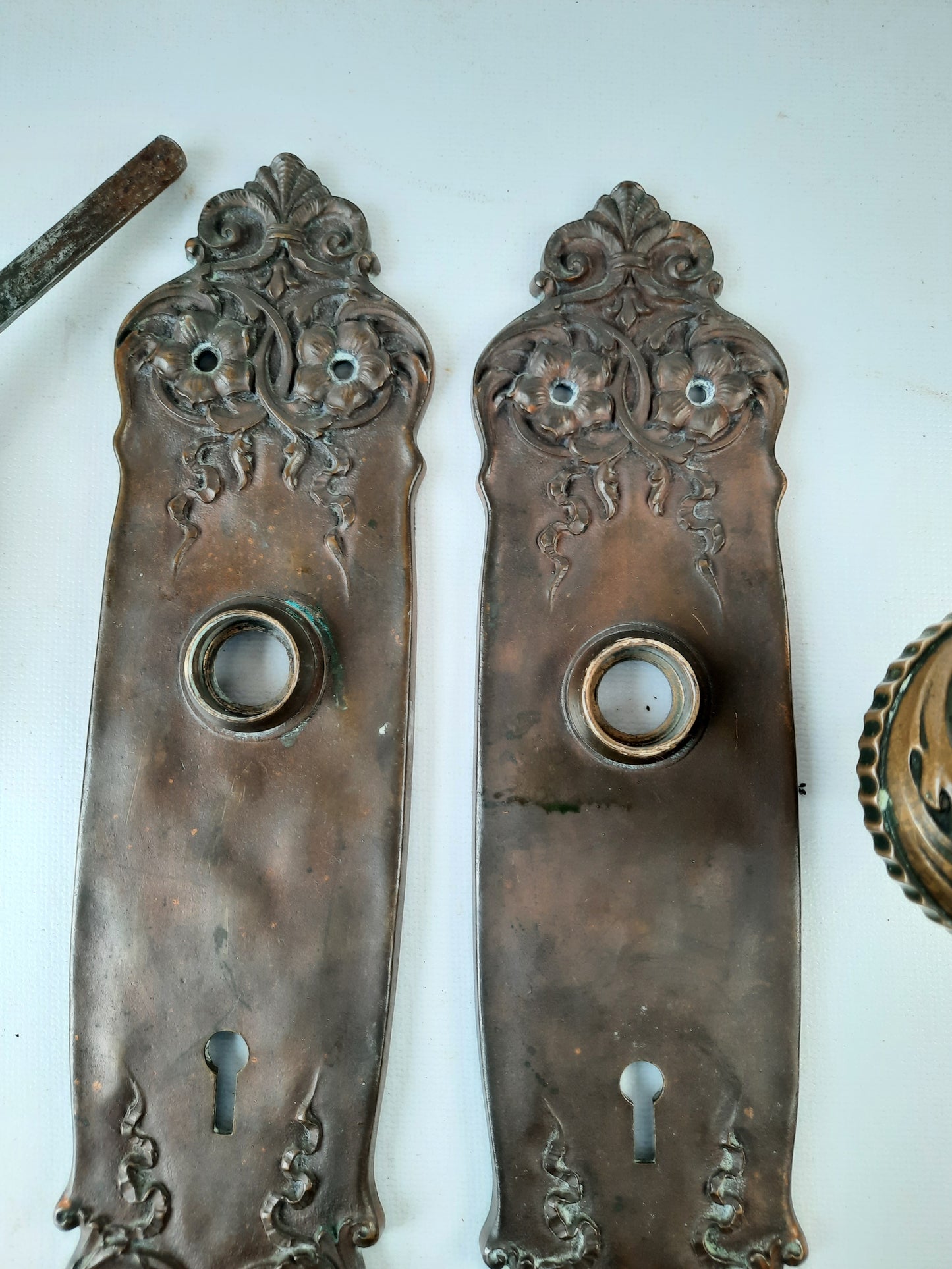 Urbino Pattern by Yale and Towne Antique Door Hardware, Antique Bronze Doorknobs and Backplates, Victorian Era 032603