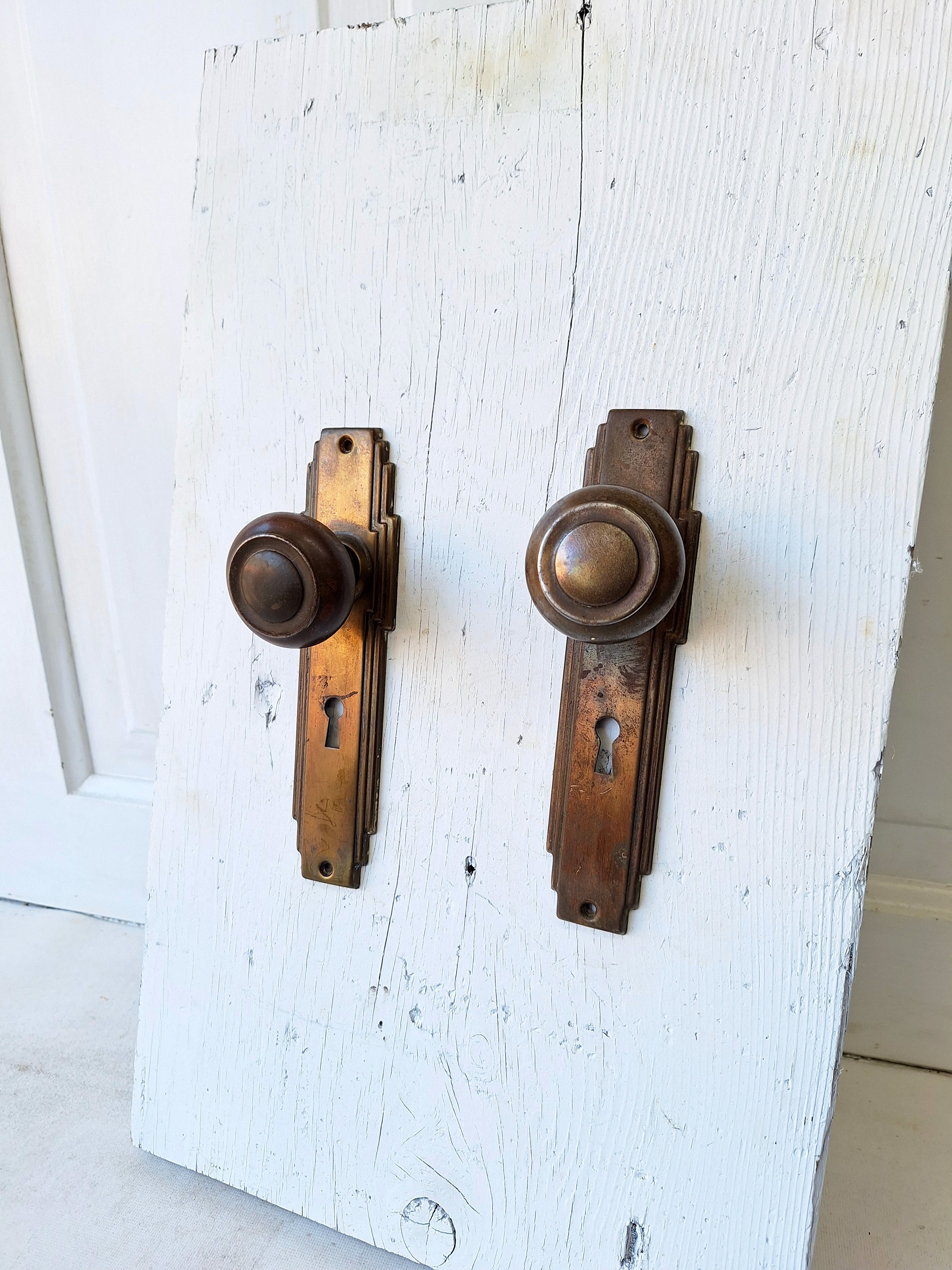 DECOLE　古びた門 Art Deco Antique Backplates and Doorknobs, Art Deco Door Hardware