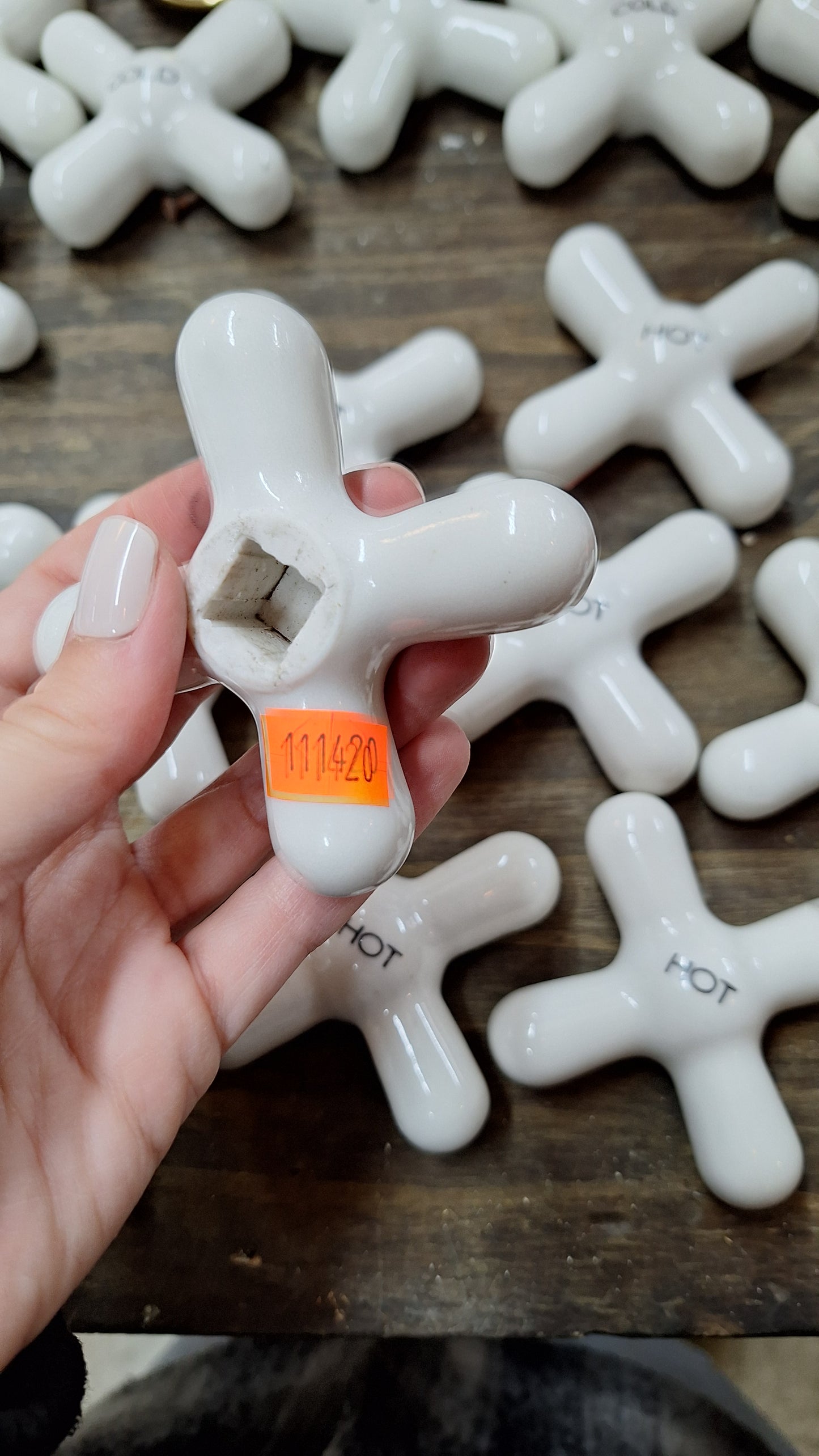 Hot Porcleain Cross Handle Antique Porcelain Sink or Bathroom Handle, Sink Faucet Handle, Porcelain White Cross Knobs 1114620