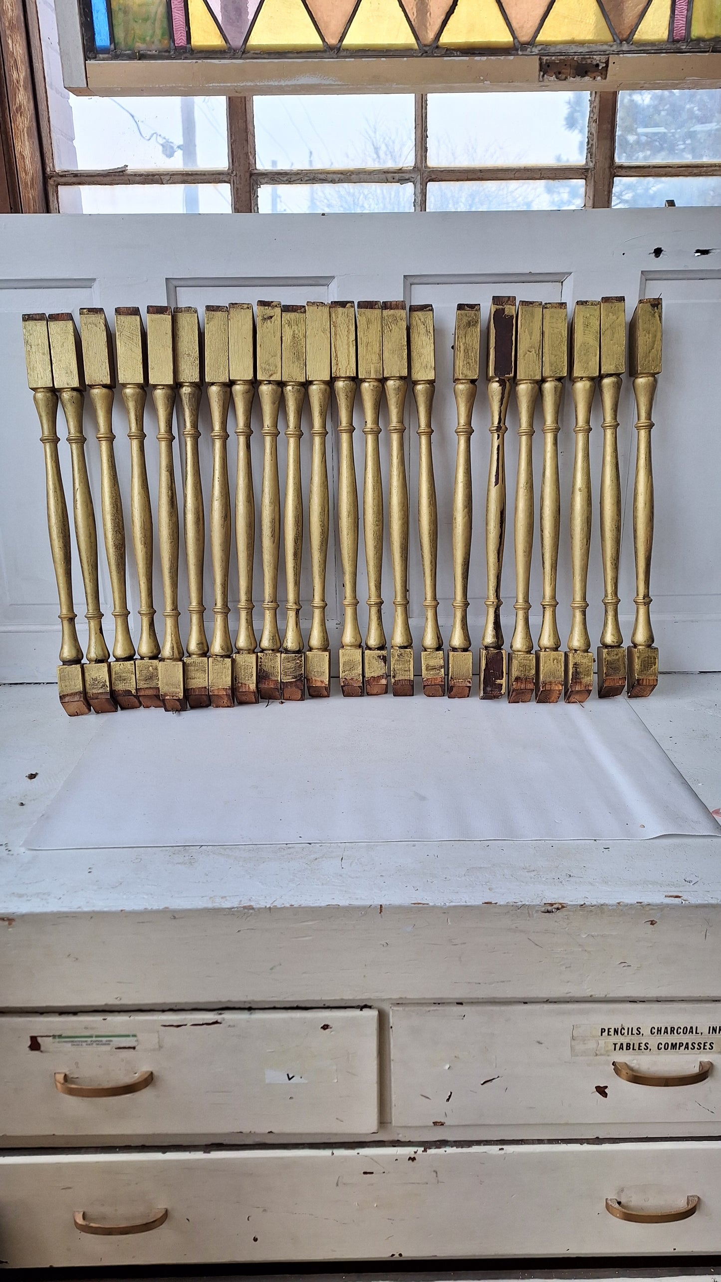 22 Antique Spindles, Staircase Spindles, Staircase Balusters, Staircase Railing Antique Table Legs, Salvaged Spindles, Wood Spindles #021102
