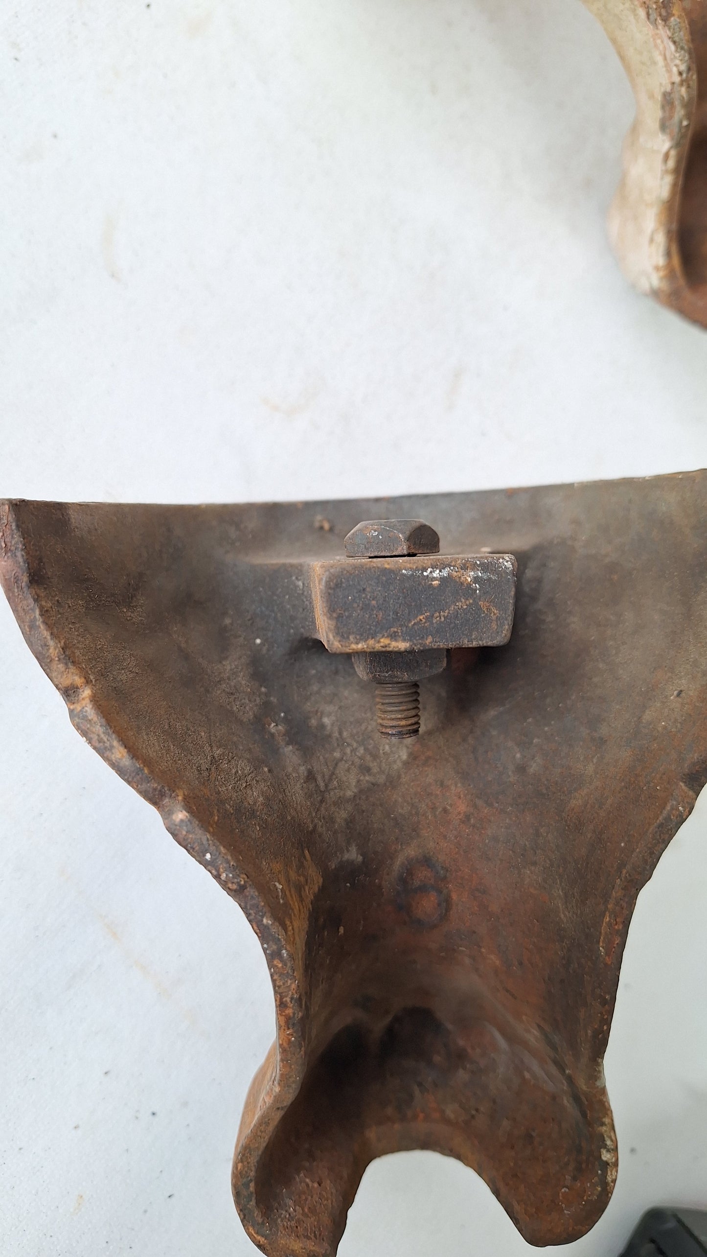 Antique Cast Iron Tub Lion's Feet, Pair of Ball and Claw Tub Feet, Claw Foot Tub 022603
