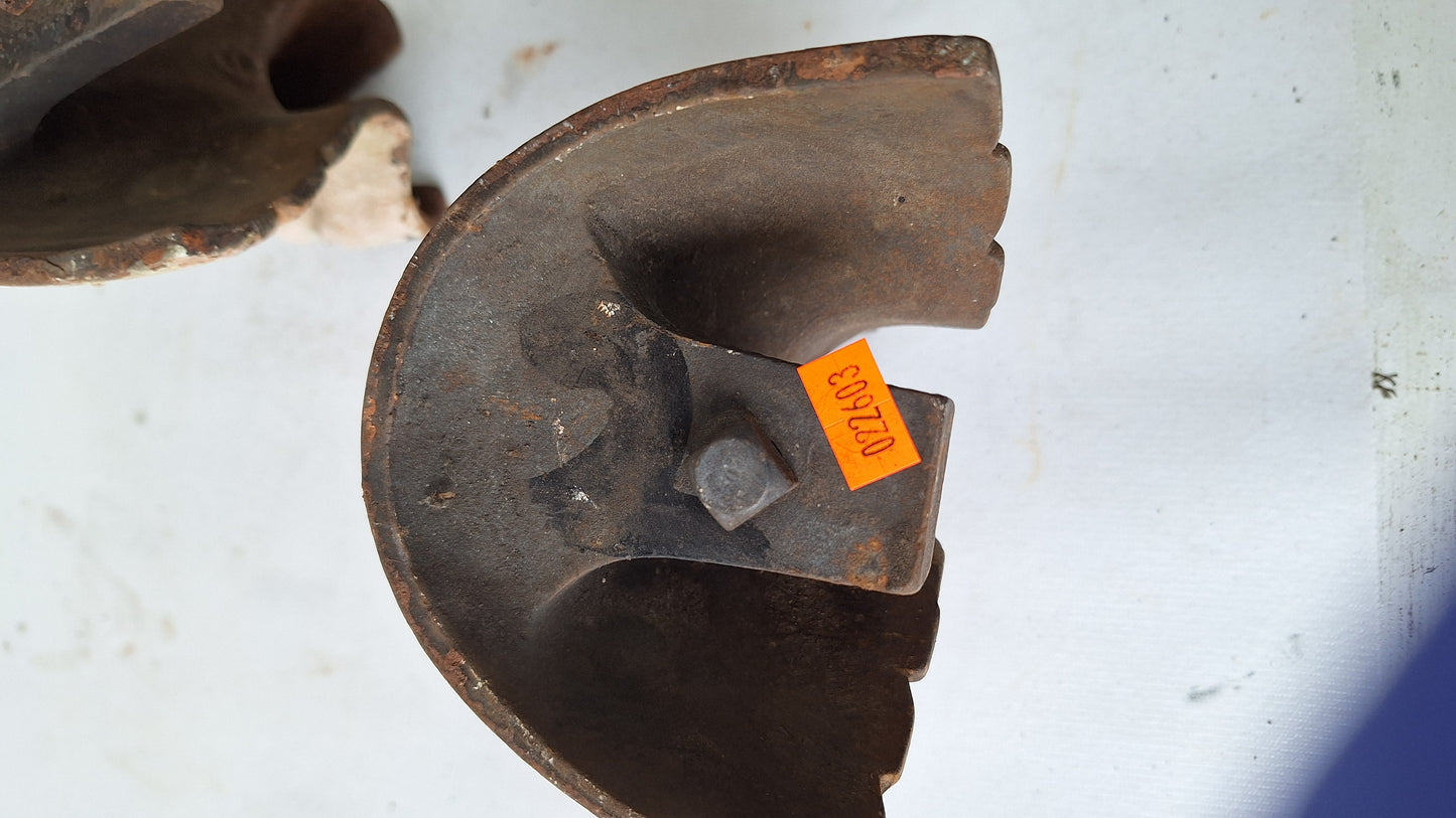 Antique Cast Iron Tub Lion's Feet, Pair of Ball and Claw Tub Feet, Claw Foot Tub 022603