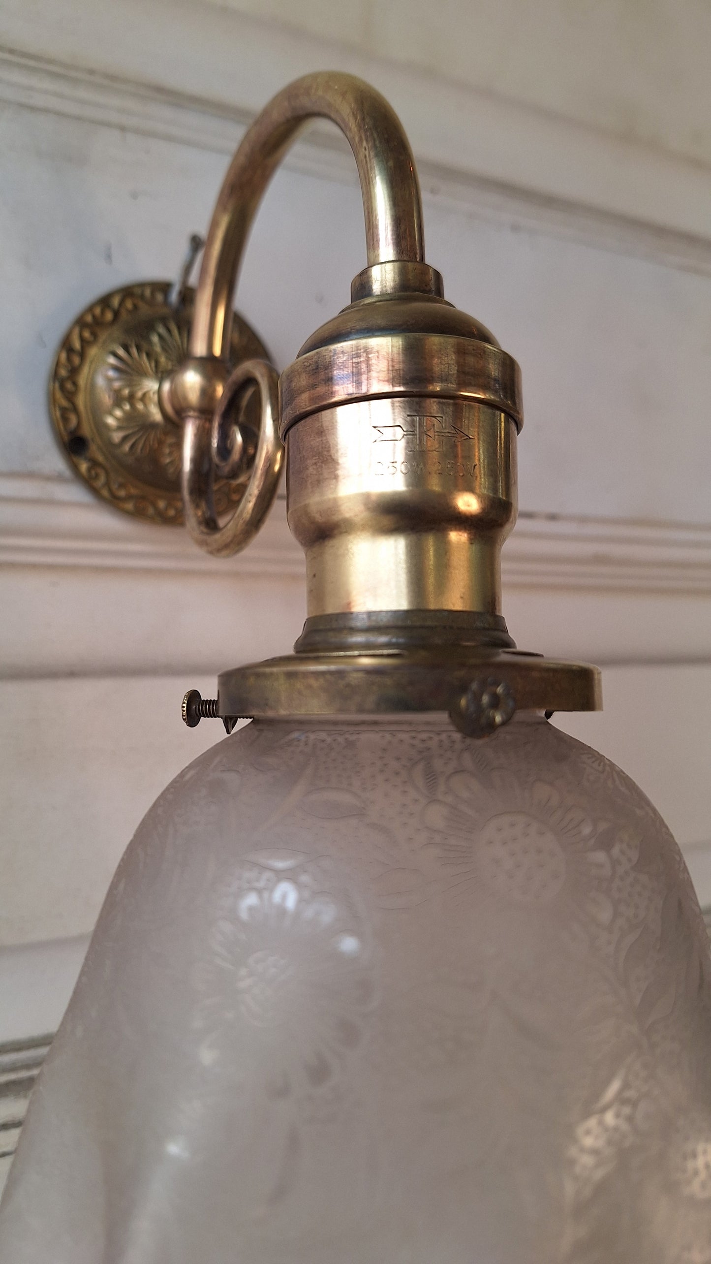 Antique Curled Arm Sconce with Etched Floral Shade, Antique Wall Sconce with Ruffled Shade, Vintage Brass Spiral Arm Sconce 031803