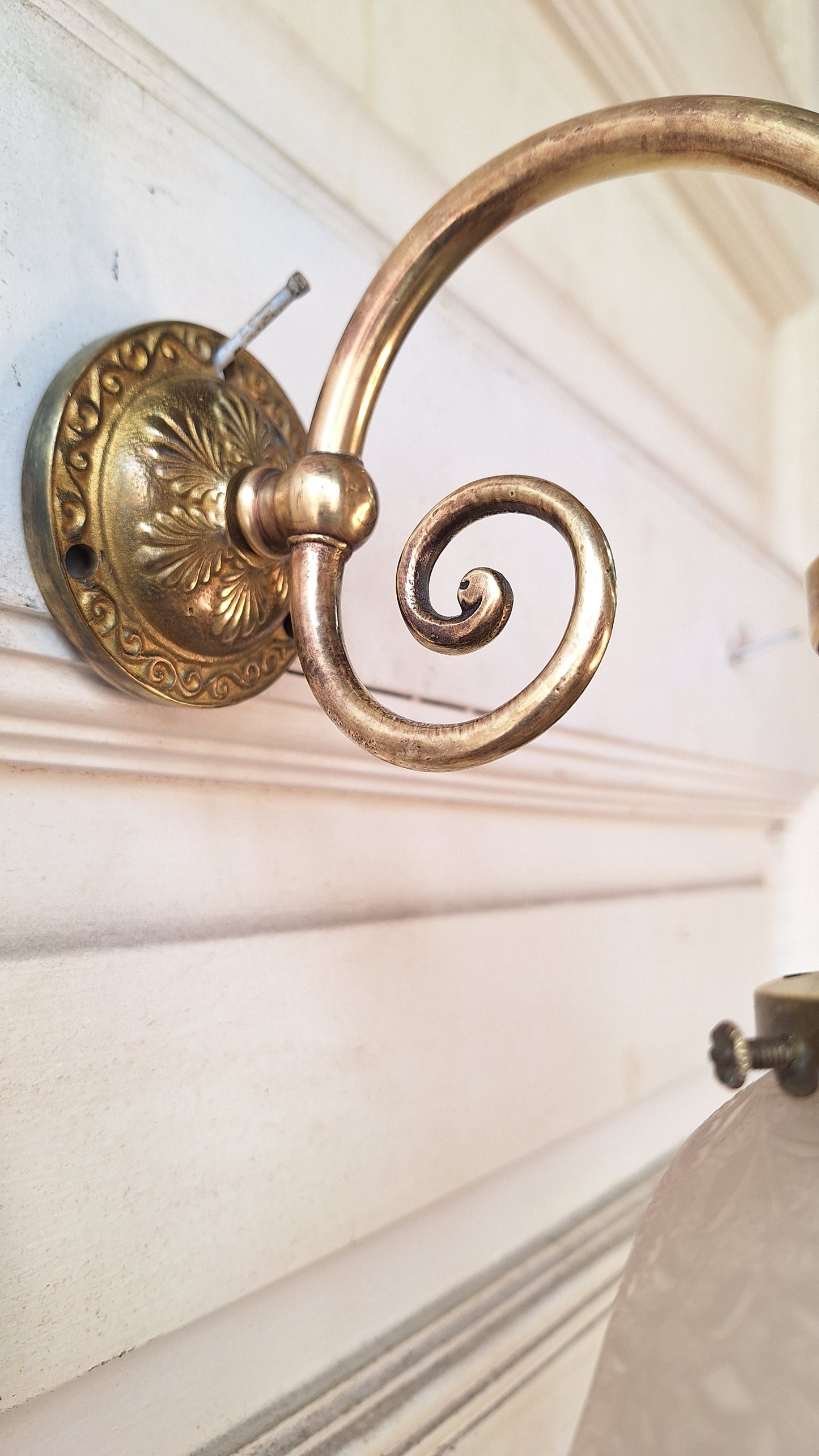 Antique Curled Arm Sconce with Etched Floral Shade, Antique Wall Sconce with Ruffled Shade, Vintage Brass Spiral Arm Sconce 031803