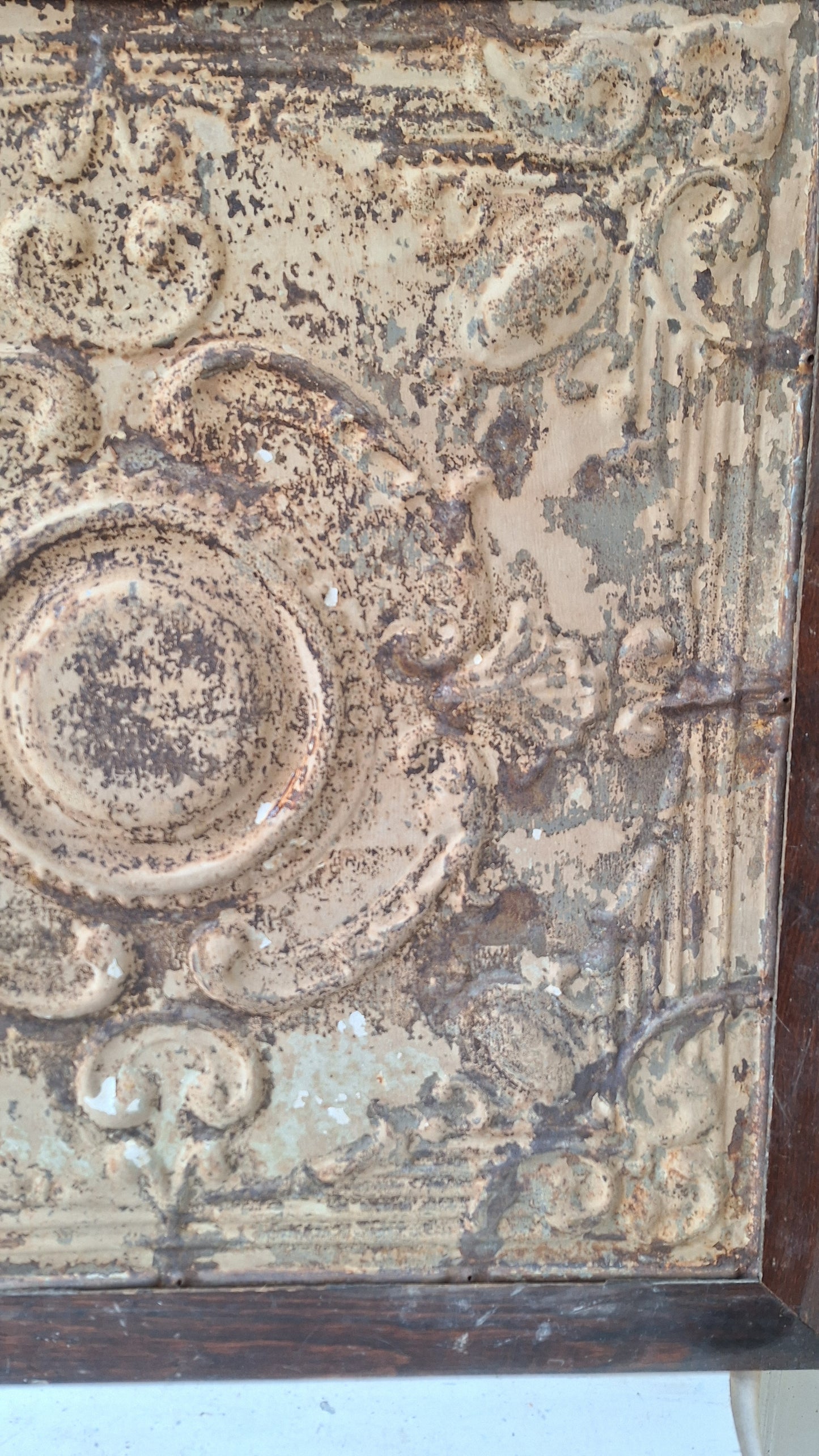 Framed Antique Tin Ceiling Tile with Round Center, Wall Hanging Antique Stamped Tin in Frame 032508