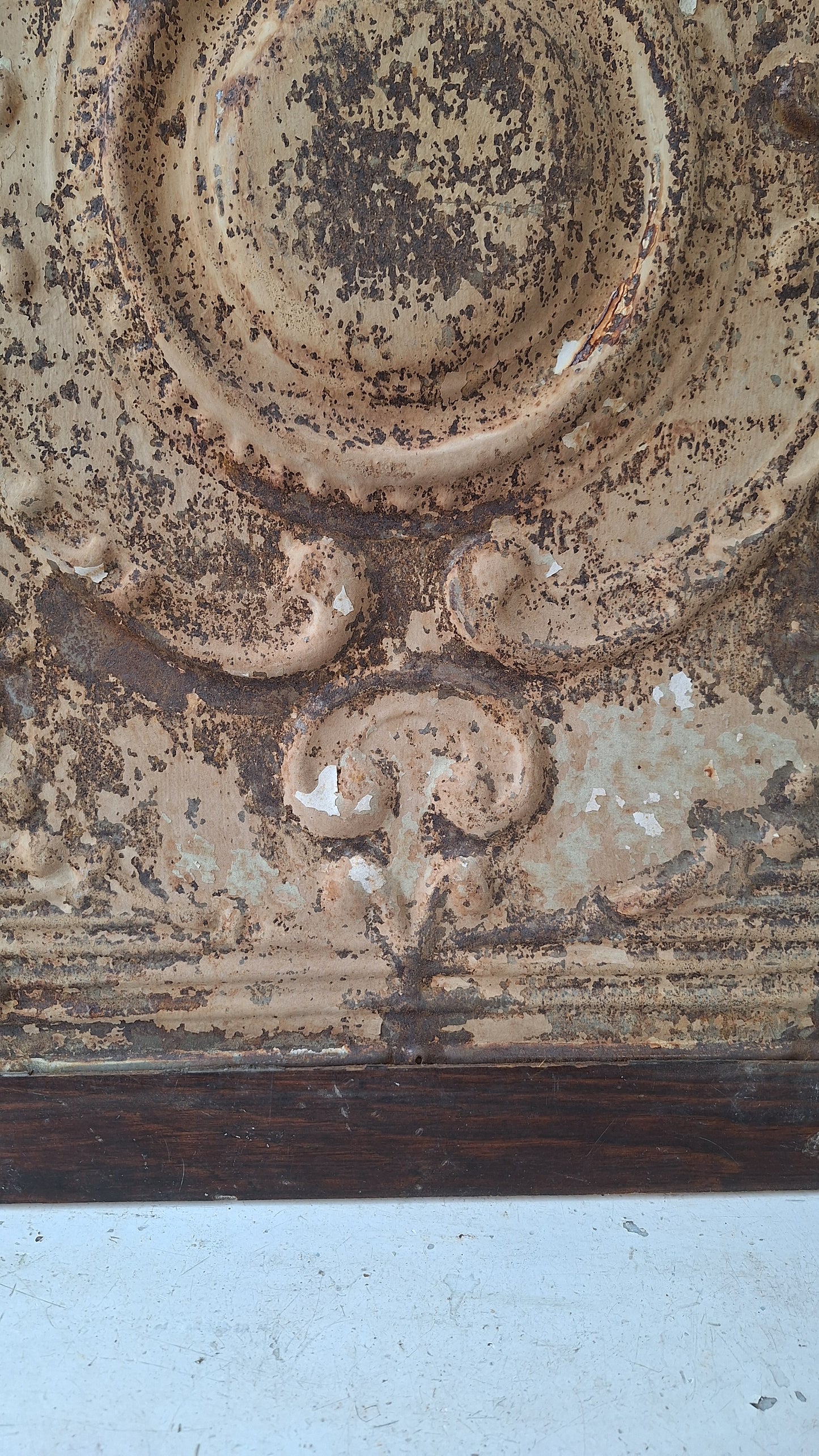Framed Antique Tin Ceiling Tile with Round Center, Wall Hanging Antique Stamped Tin in Frame 032508