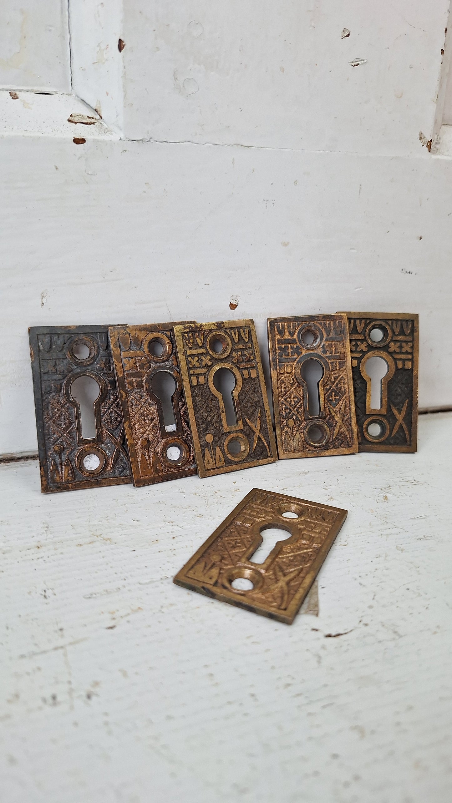Eastlake Style Antique Bronze "Broken Leaf" Keyhole Cover, Antique Victorian Era Door Key Hole Plate, Small Bronze Key Escutcheon 040203