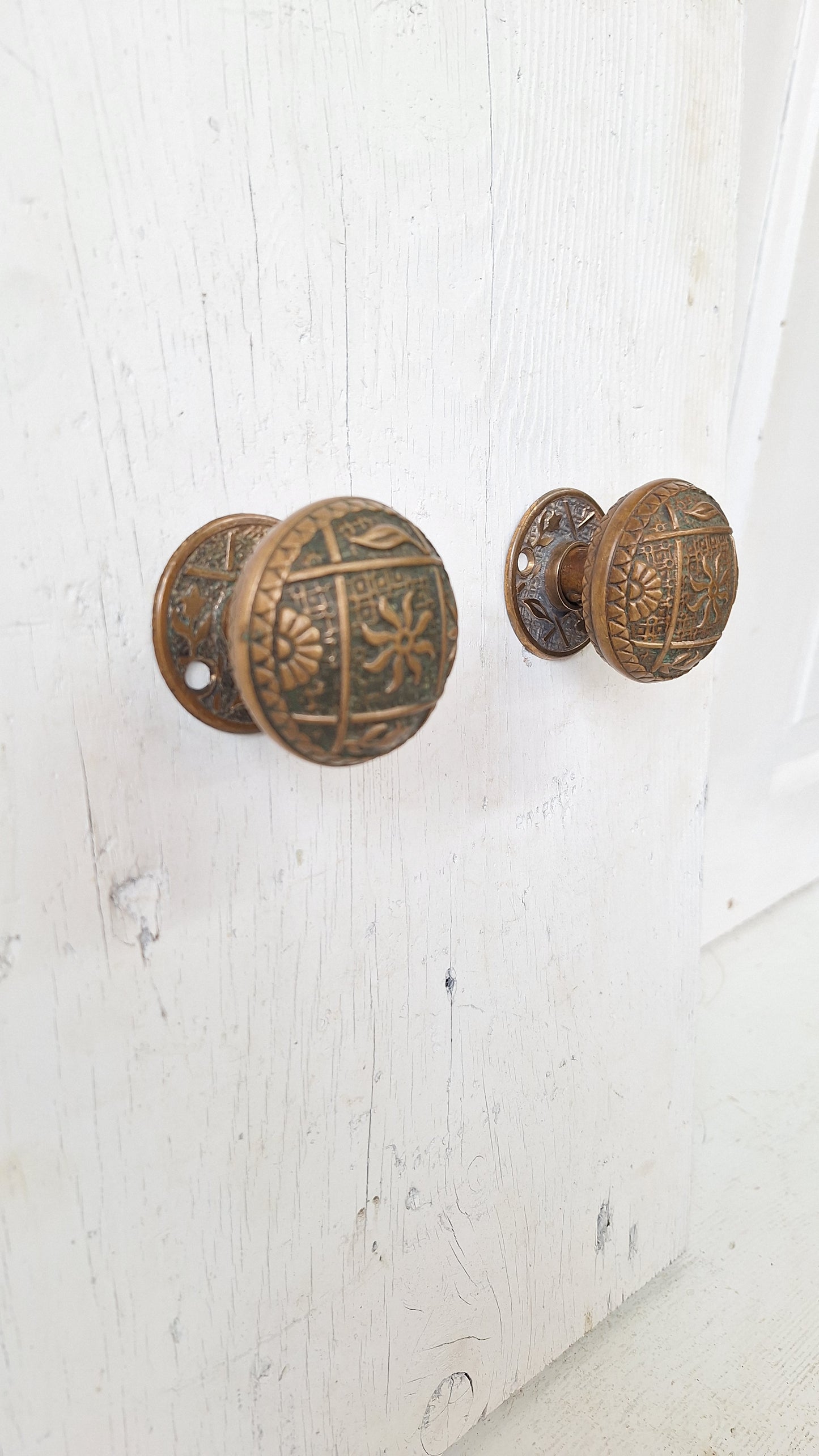 Kenton Lock Bronze Doorknob Set with Flower and Leaf Design and Matching Rosettes, Eastlake Style Antique Door Hardware Set 040208