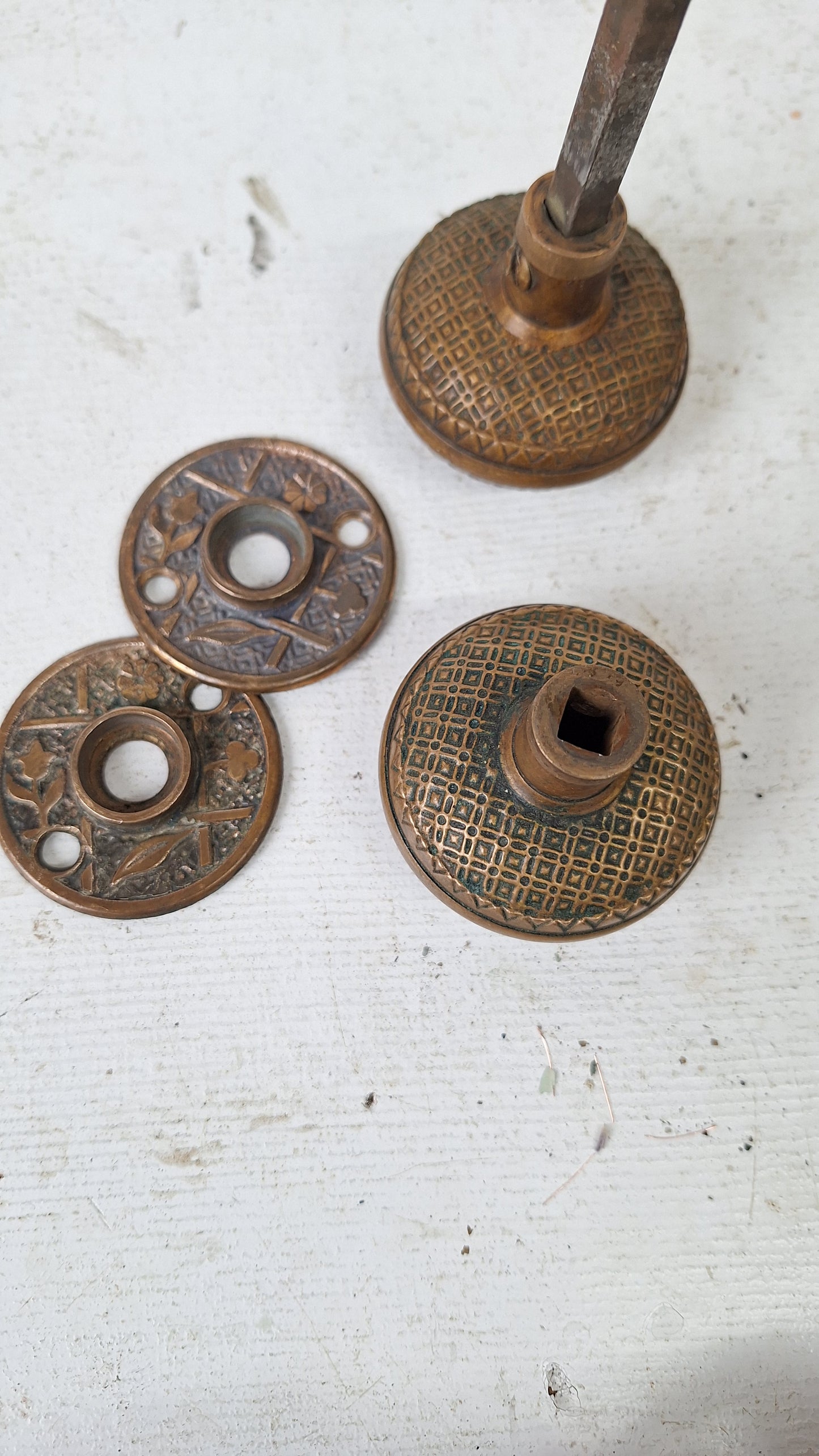Kenton Lock Bronze Doorknob Set with Flower and Leaf Design and Matching Rosettes, Eastlake Style Antique Door Hardware Set 040208