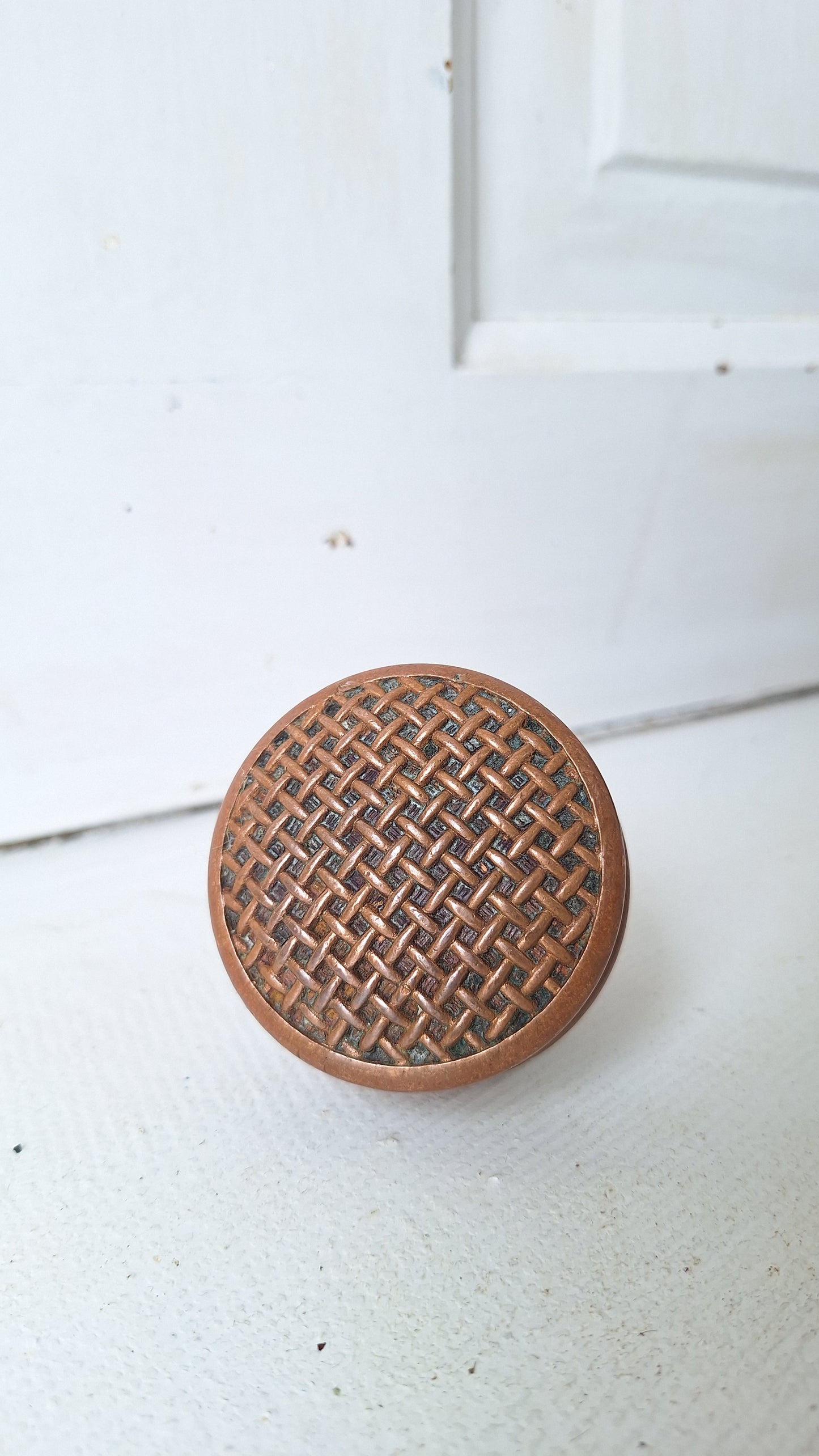Woven Design Antique Doorknob by Russell & Erwin, Basket Weave Bronze Doorknob with Drum Style Edge, Victorian Door Knob Handle 040302