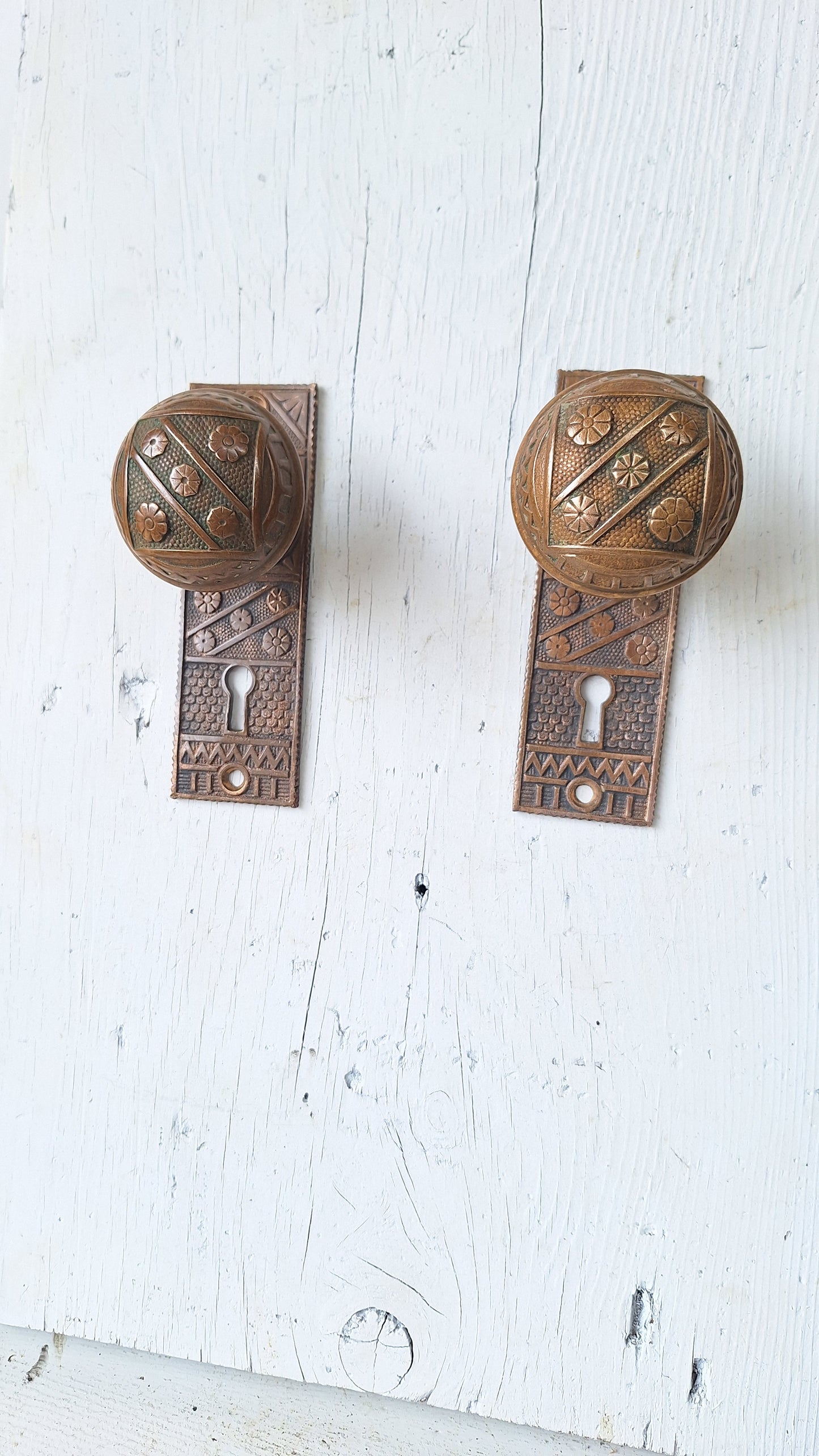 Set of FC Linde Antique Doorknob Back Plates and Doorknobs, F.C. Linde Bronze Door Knobs and Escutcheons, Antique Door Plate Hardware 040305