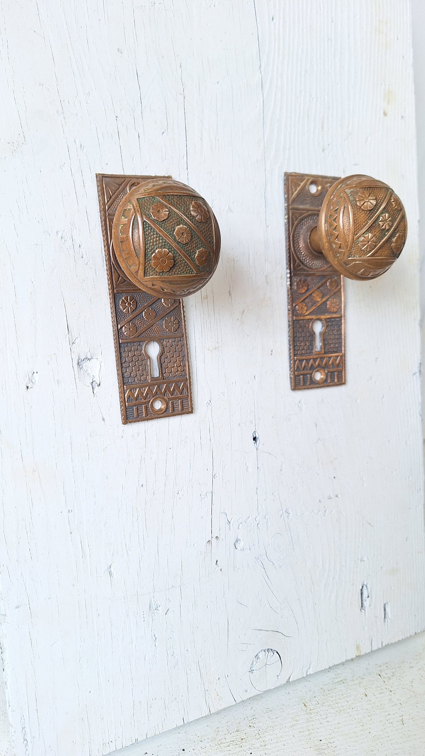 Set of FC Linde Antique Doorknob Back Plates and Doorknobs, F.C. Linde Bronze Door Knobs and Escutcheons, Antique Door Plate Hardware 040305