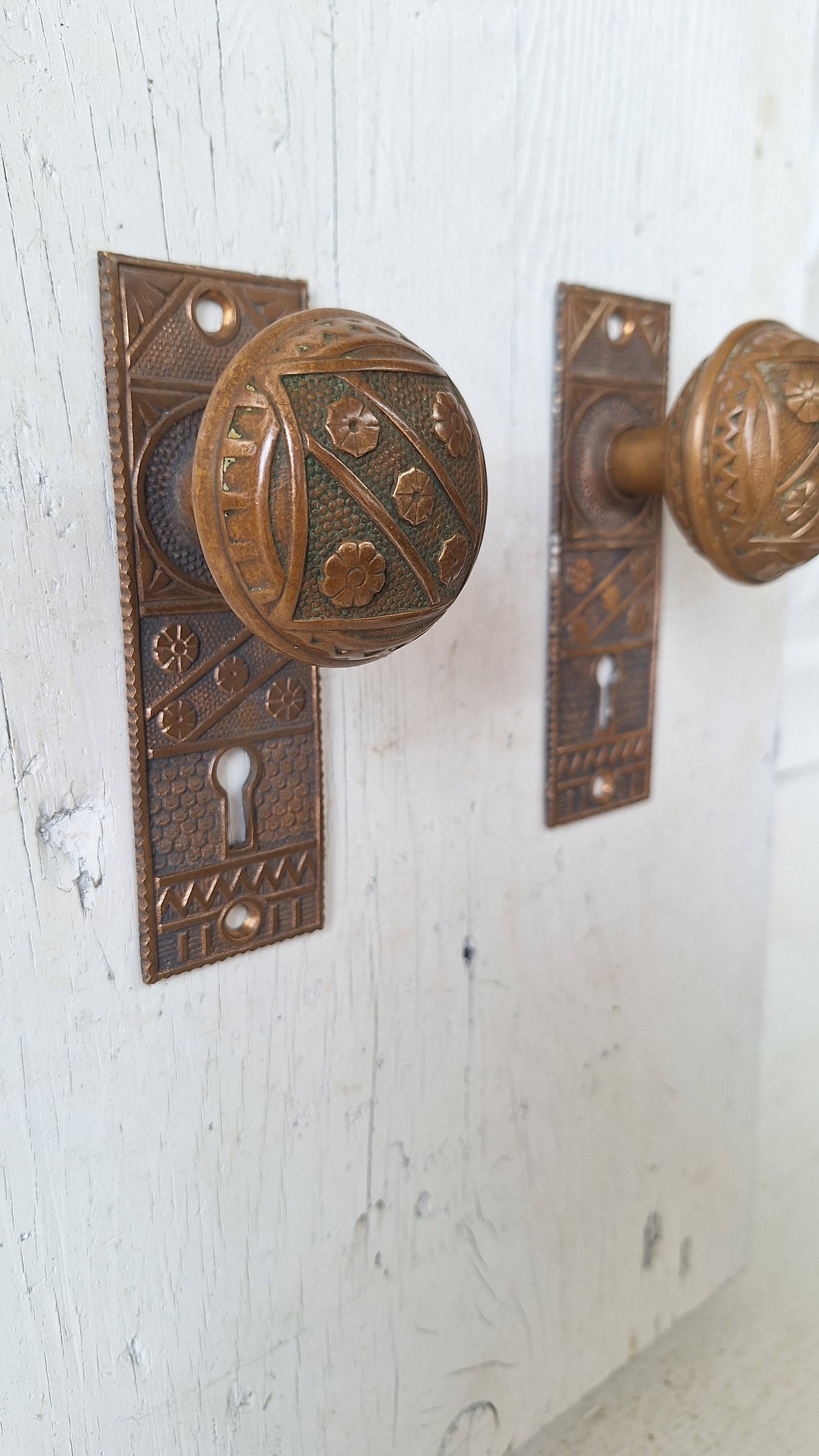 Set of FC Linde Antique Doorknob Back Plates and Doorknobs, F.C. Linde Bronze Door Knobs and Escutcheons, Antique Door Plate Hardware 040305