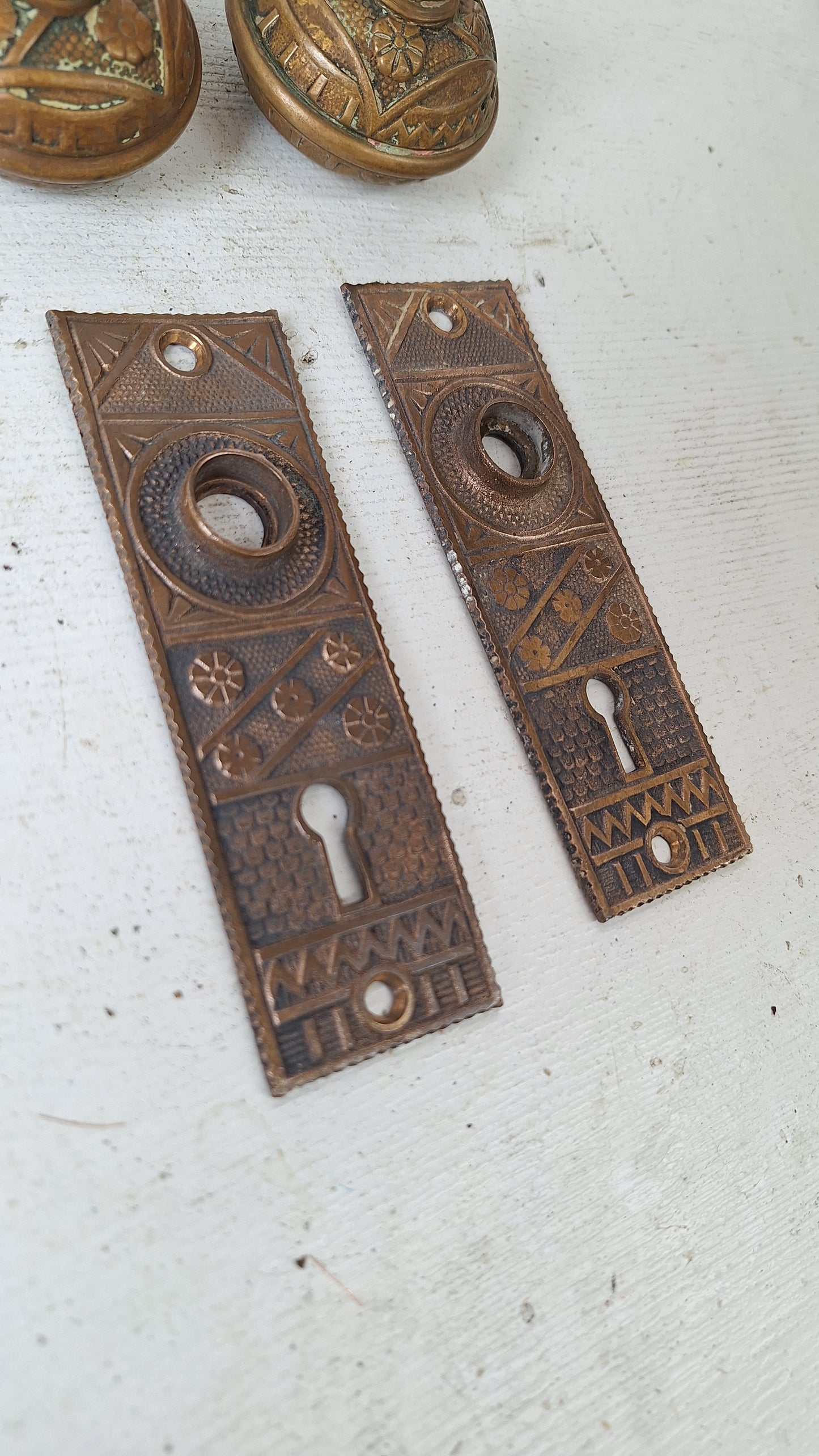 Set of FC Linde Antique Doorknob Back Plates and Doorknobs, F.C. Linde Bronze Door Knobs and Escutcheons, Antique Door Plate Hardware 040305
