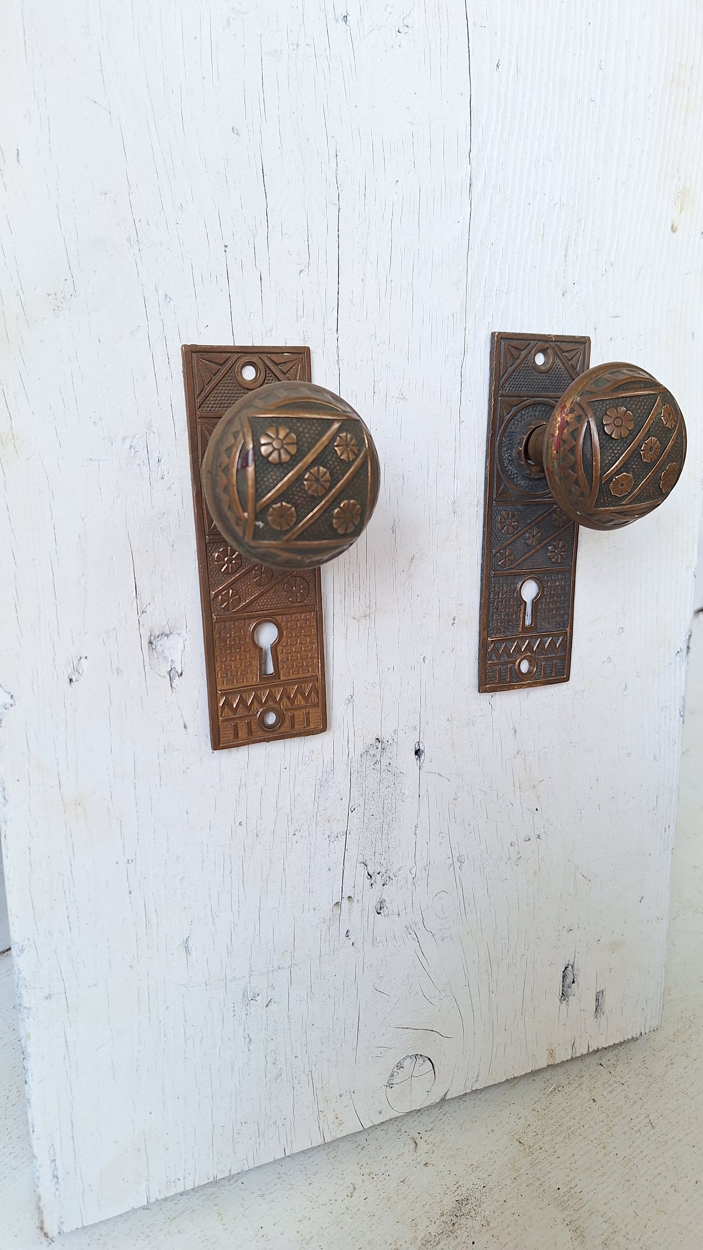 Set of FC Linde Antique Doorknob Back Plates and Doorknobs, F.C. Linde Bronze Door Knobs and Escutcheons, Antique Door Plate Hardware 040306