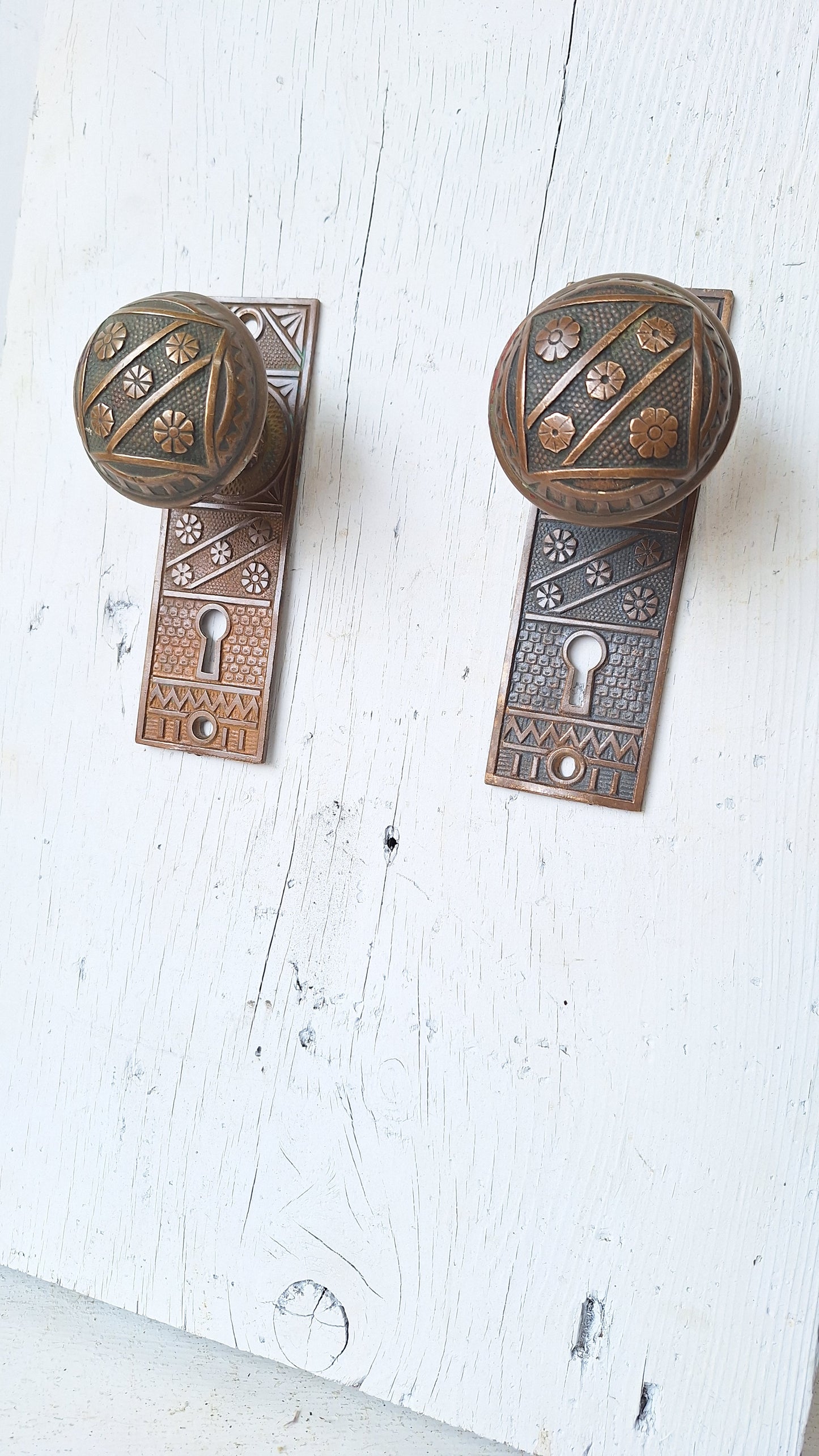 Set of FC Linde Antique Doorknob Back Plates and Doorknobs, F.C. Linde Bronze Door Knobs and Escutcheons, Antique Door Plate Hardware 040306
