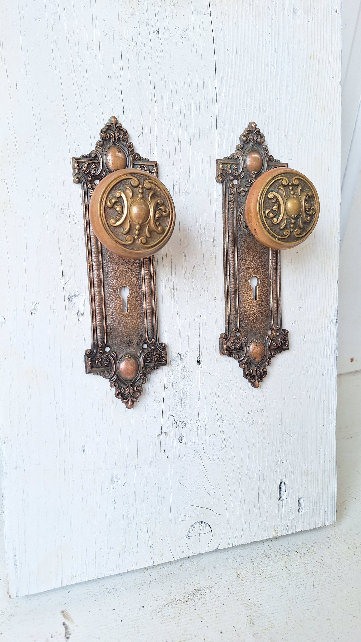 Bronze Reole Hardware Set, Reole Pattern Doorknobs and Backplates, Antique Bronze Door Hardware, Antique Salvage 040307