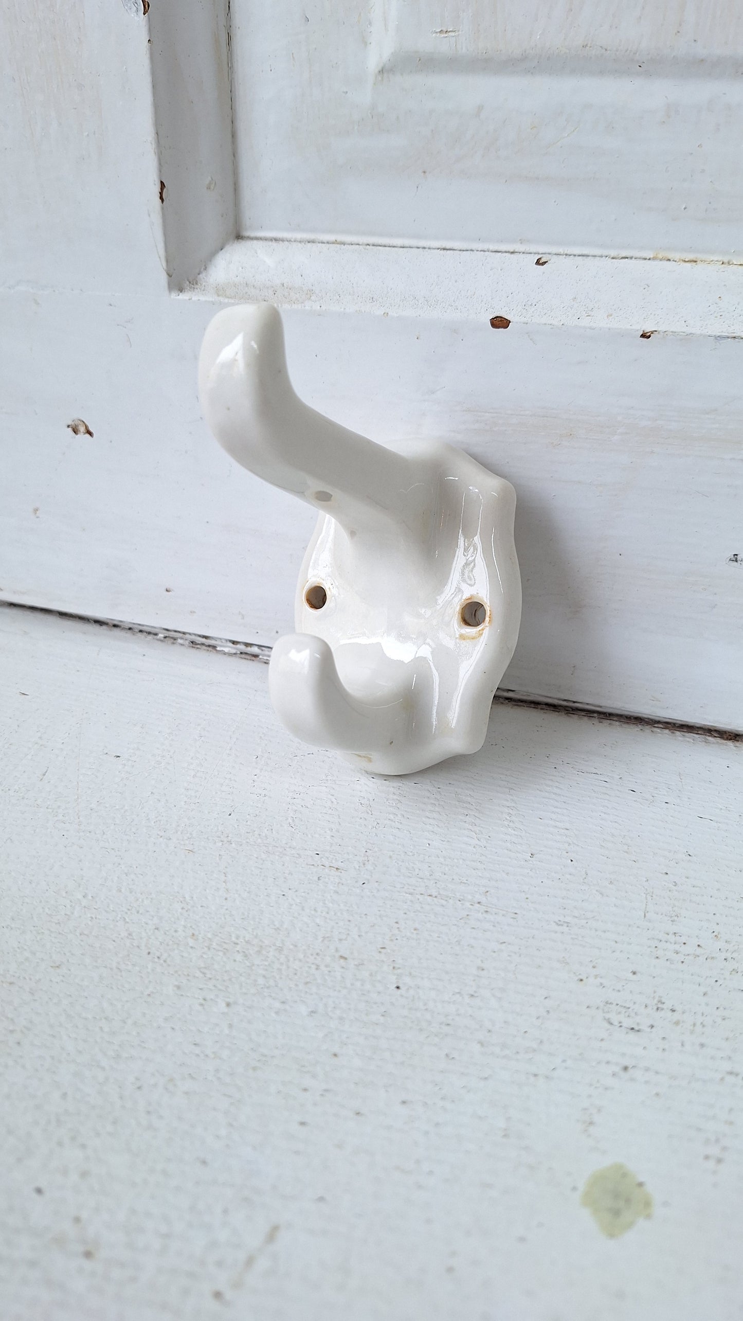 Vintage White Ceramic Wall Hook, Vintage White Bathroom Towel Hook, Chunky Porcelain Bathroom Hand Towel Hook 040501