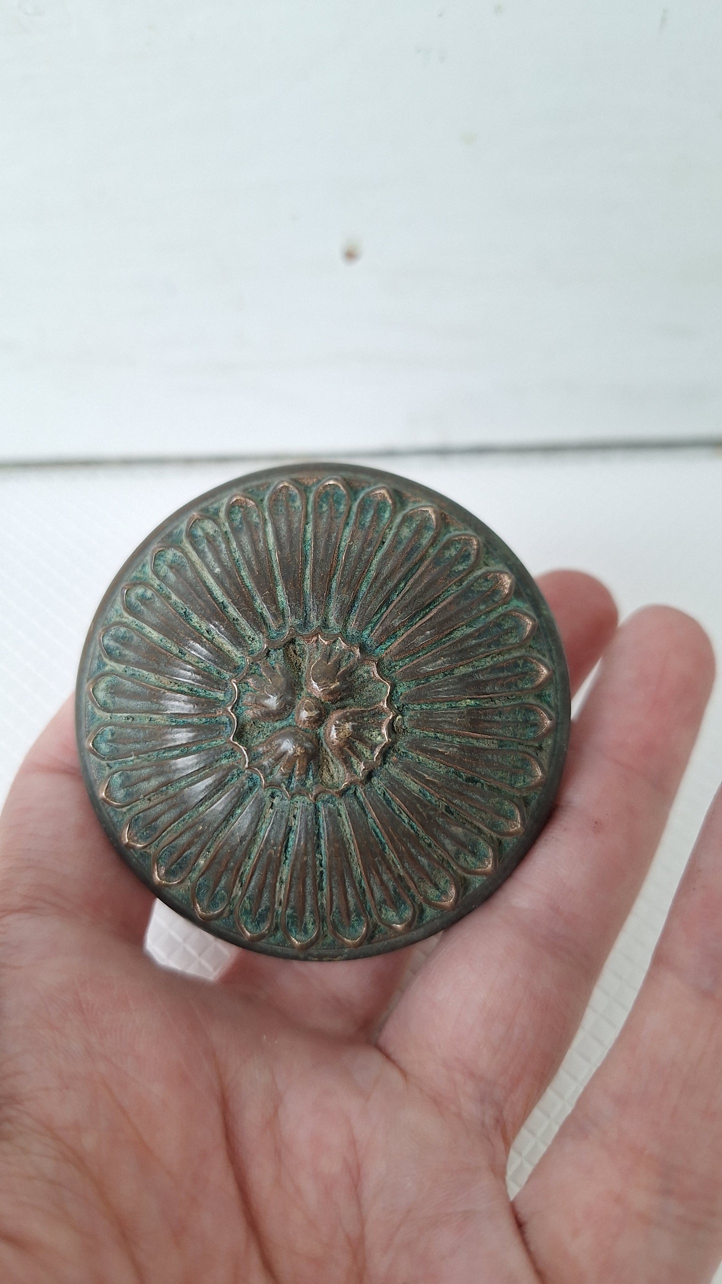Victorian Doorknob with Radial Design Flower, Fancy Brass Door Knob, Flower Petal Design Antique Door Handle 040503