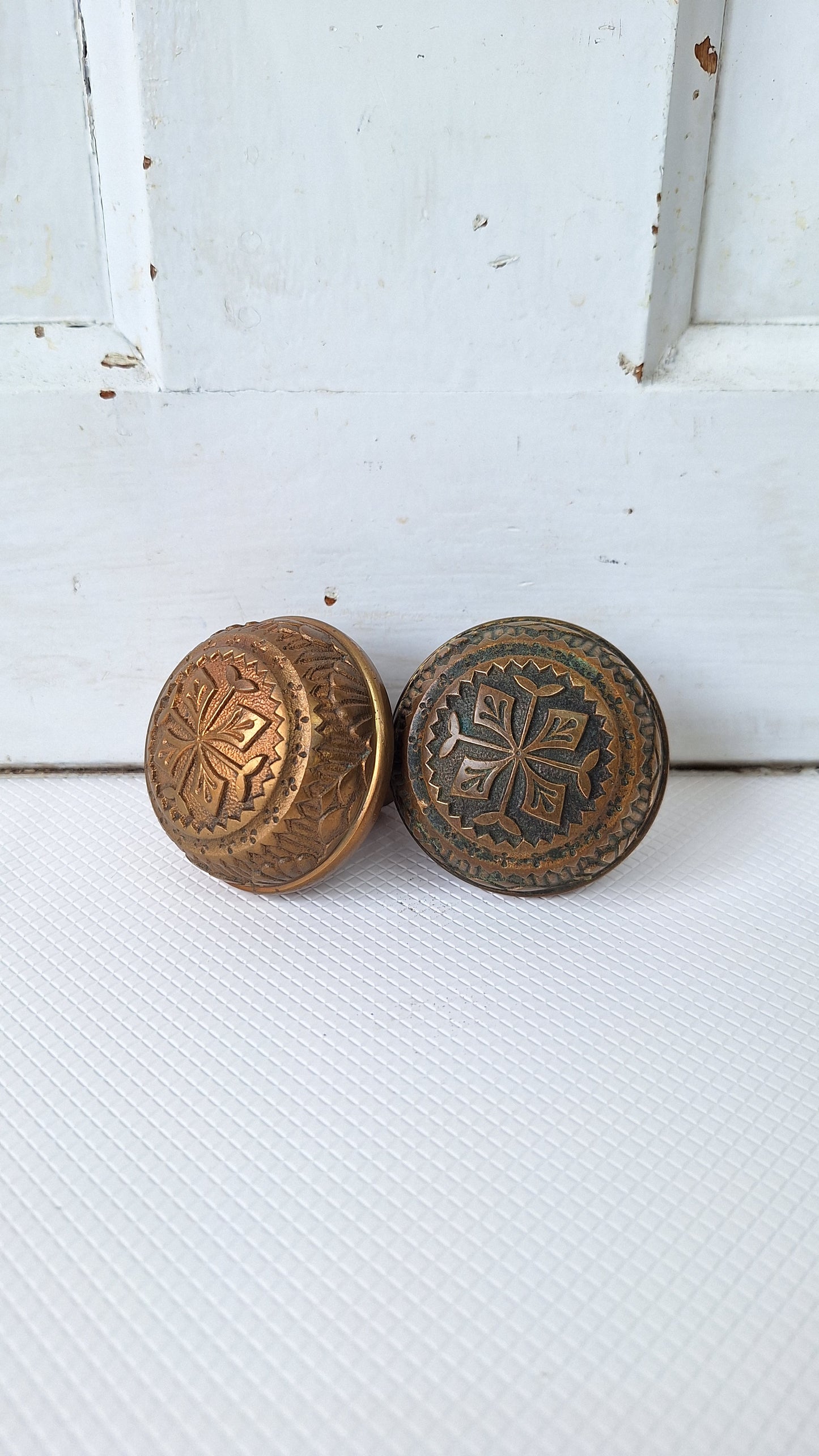 Eastlake Doorknob Set, Original Victorian Ornate Brass Knobs, Solid Brass DoorKnob, Salvaged Hardware, Victorian Era Flower Pattern 040504