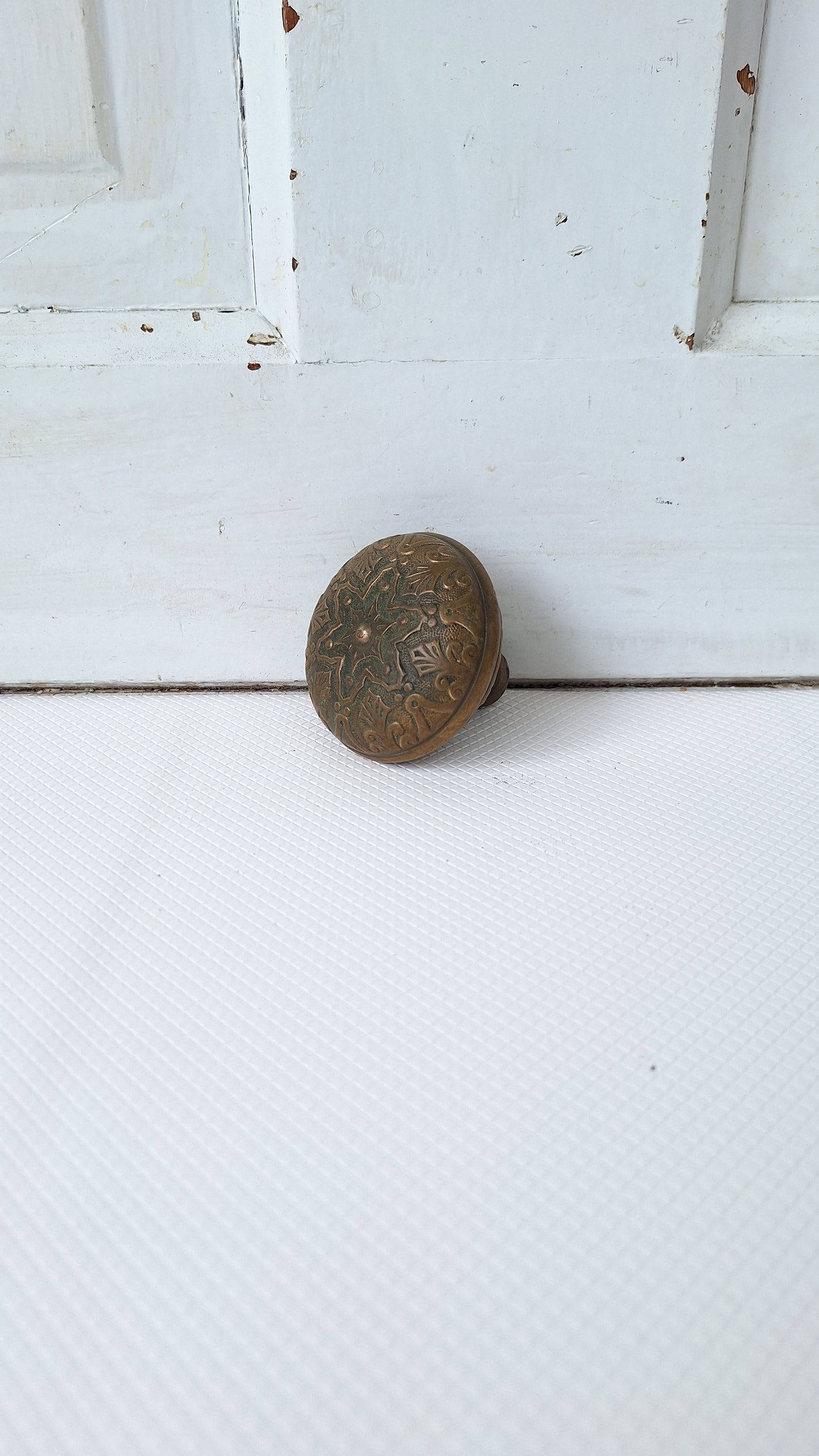 Victorian Doorknob with "Snowflake" Design, Fancy Brass Door Knob, Button Center Design Antique Door Handle 040506