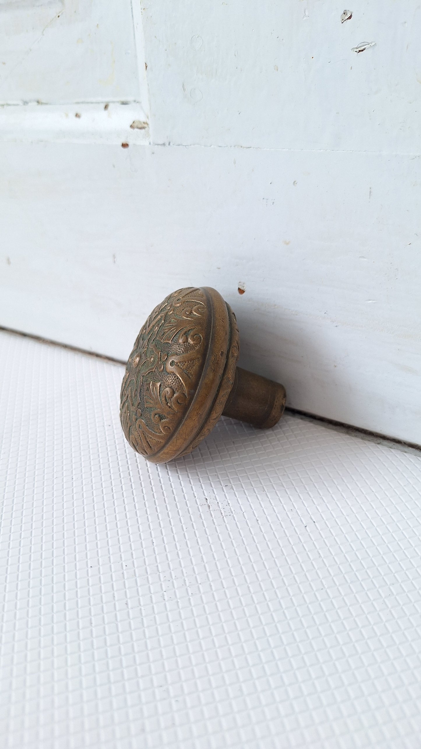 Victorian Doorknob with "Snowflake" Design, Fancy Brass Door Knob, Button Center Design Antique Door Handle 040506