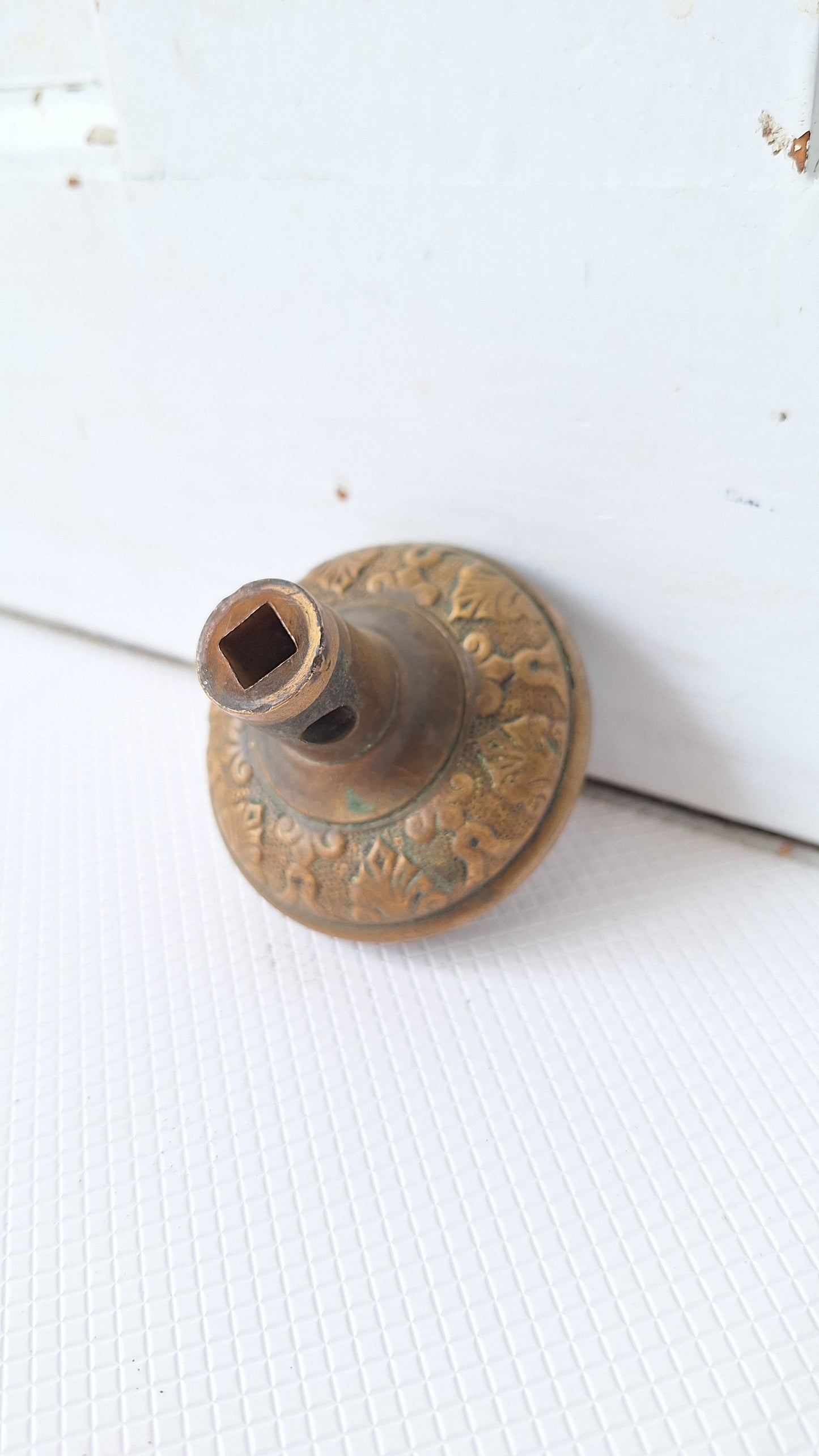Victorian Doorknob with "Snowflake" Design, Fancy Brass Door Knob, Button Center Design Antique Door Handle 040506