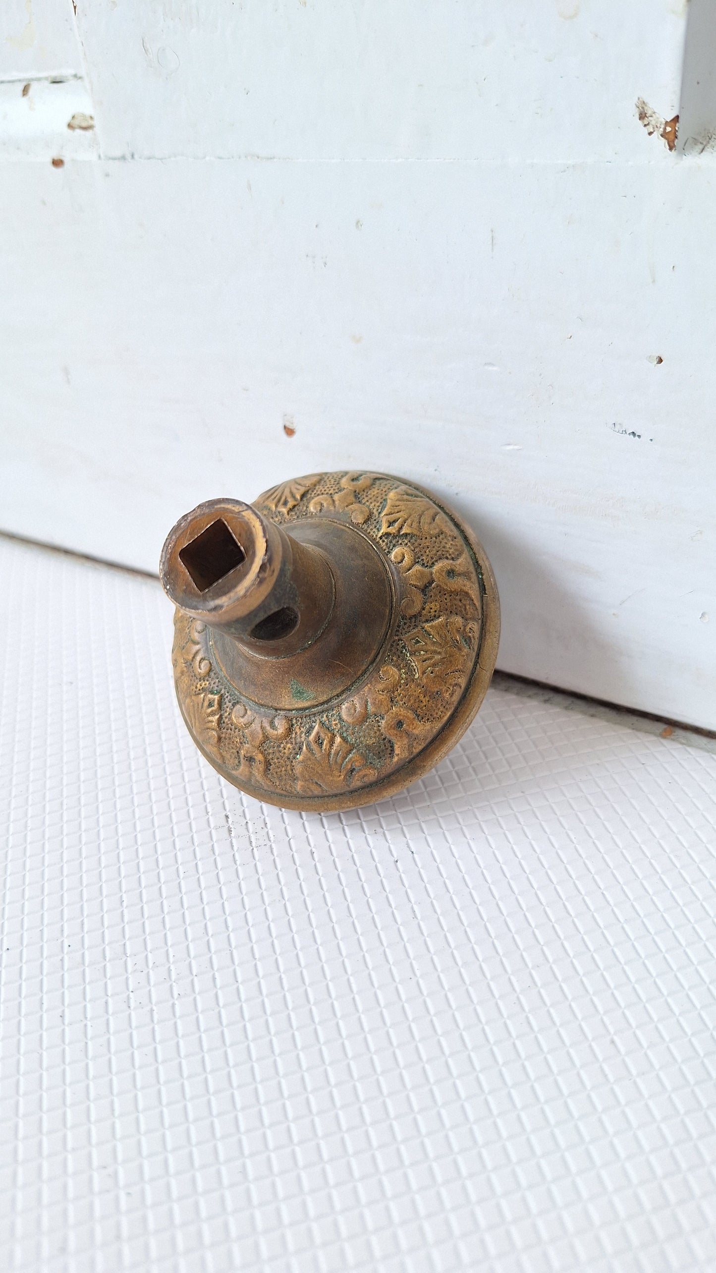 Victorian Doorknob with "Snowflake" Design, Fancy Brass Door Knob, Button Center Design Antique Door Handle 040506