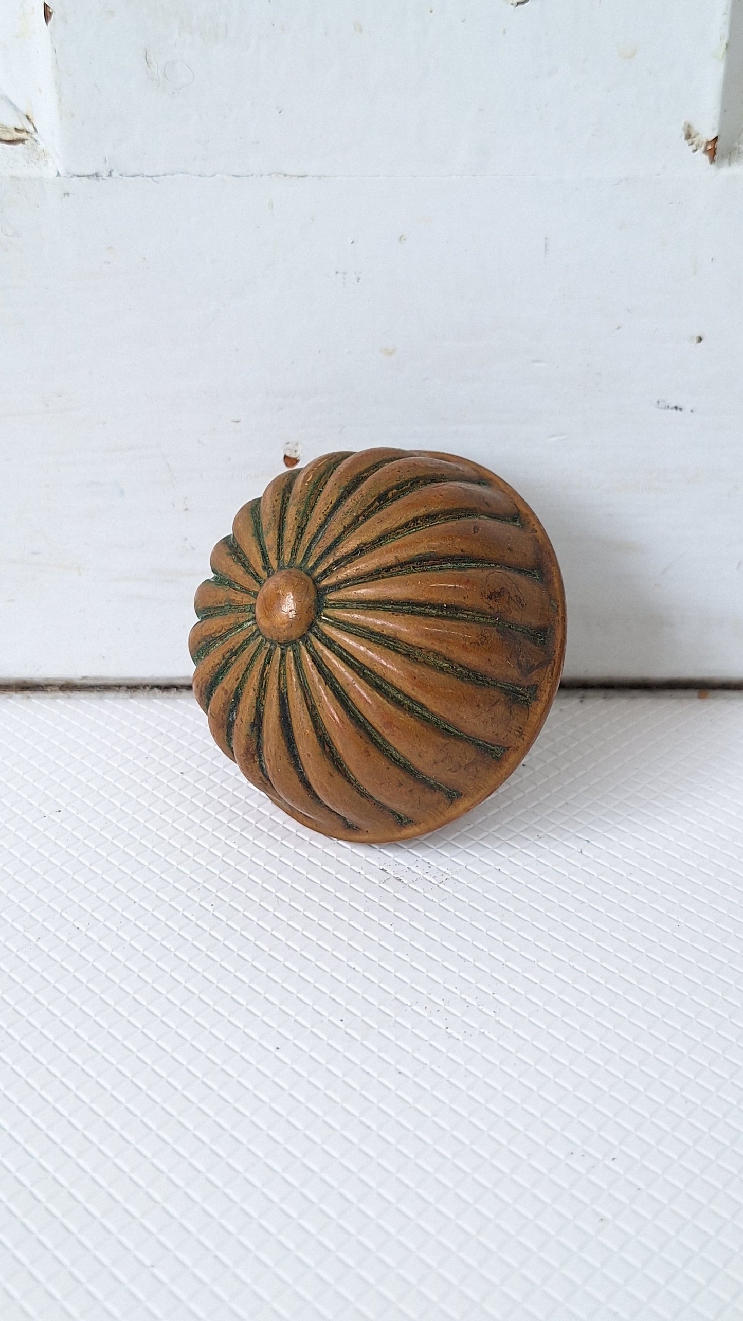 Scalloped Antique Door Knob, Victorian Era Bronze Doorknob Radial Design, Fan Design Knob, Antique Doorknob 040507
