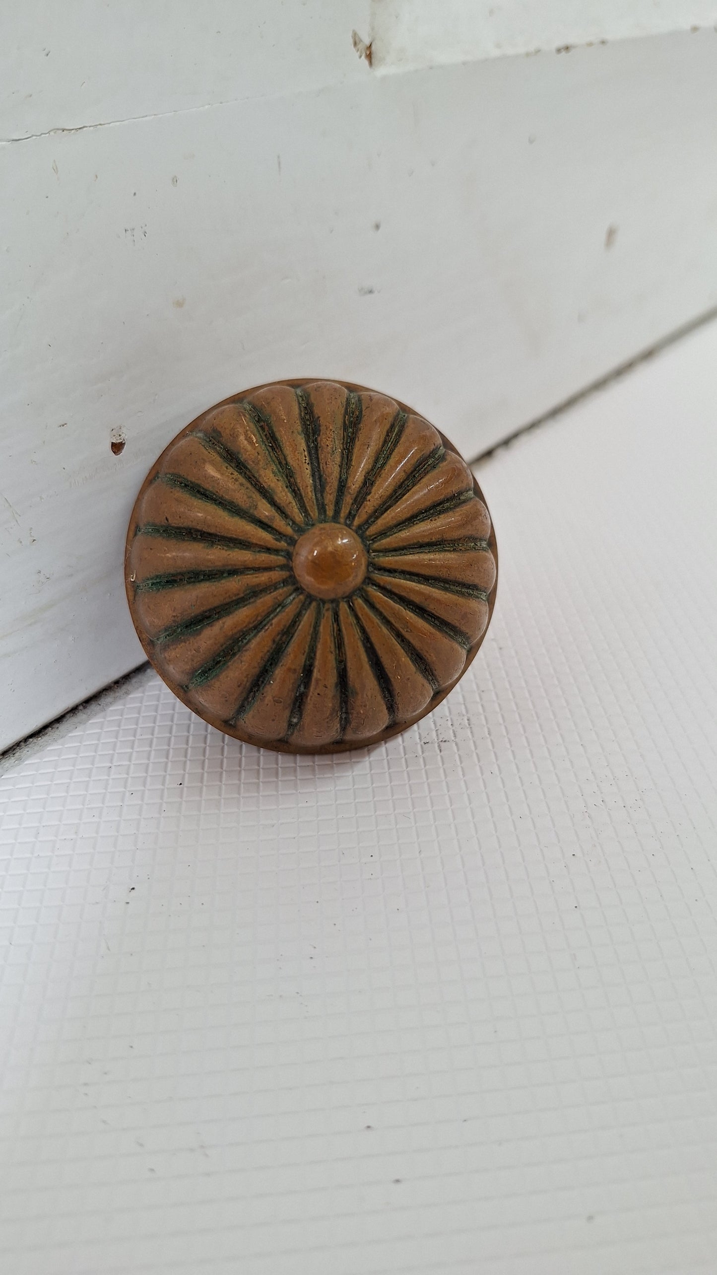 Scalloped Antique Door Knob, Victorian Era Bronze Doorknob Radial Design, Fan Design Knob, Antique Doorknob 040507