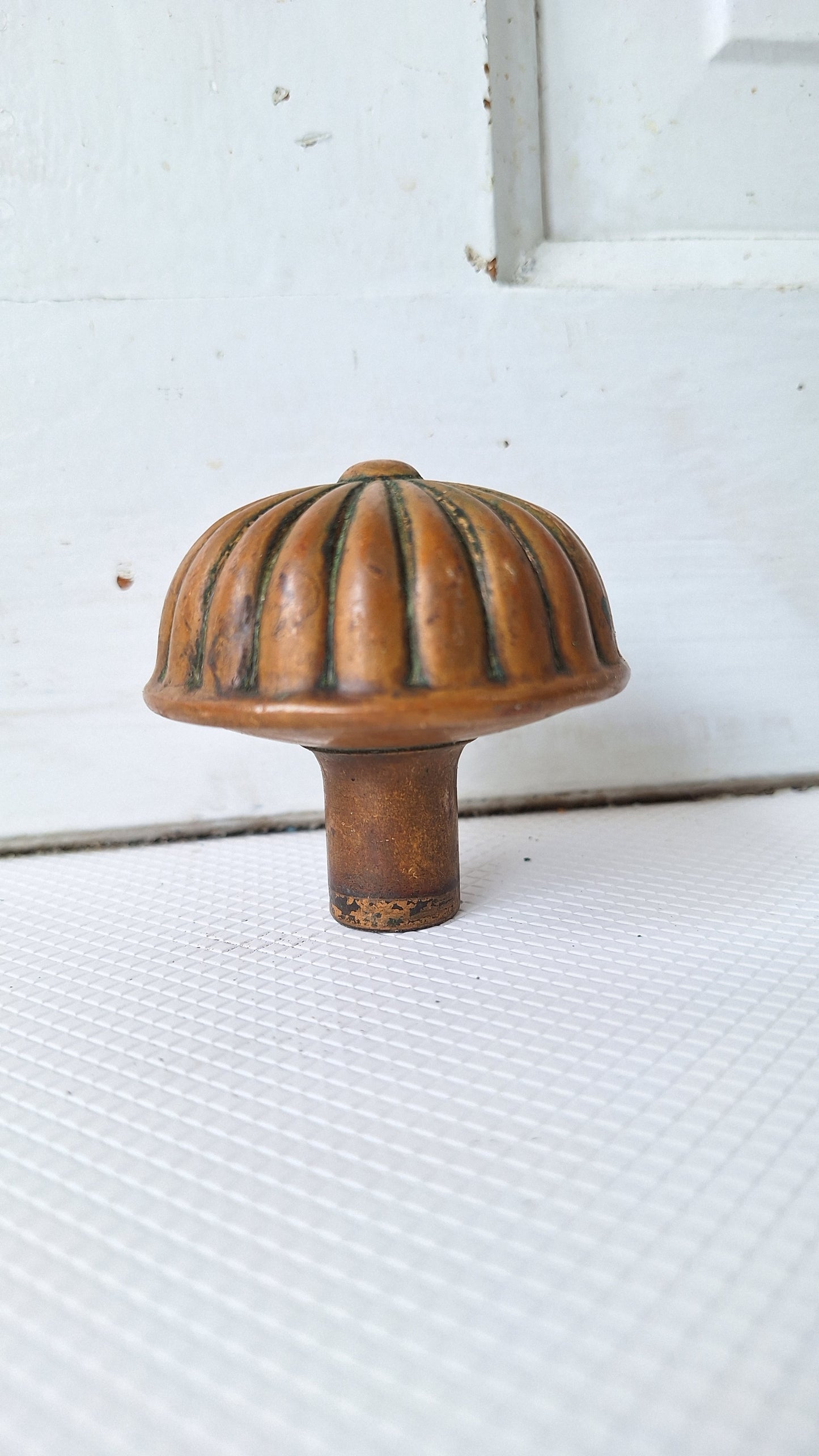 Scalloped Antique Door Knob, Victorian Era Bronze Doorknob Radial Design, Fan Design Knob, Antique Doorknob 040507