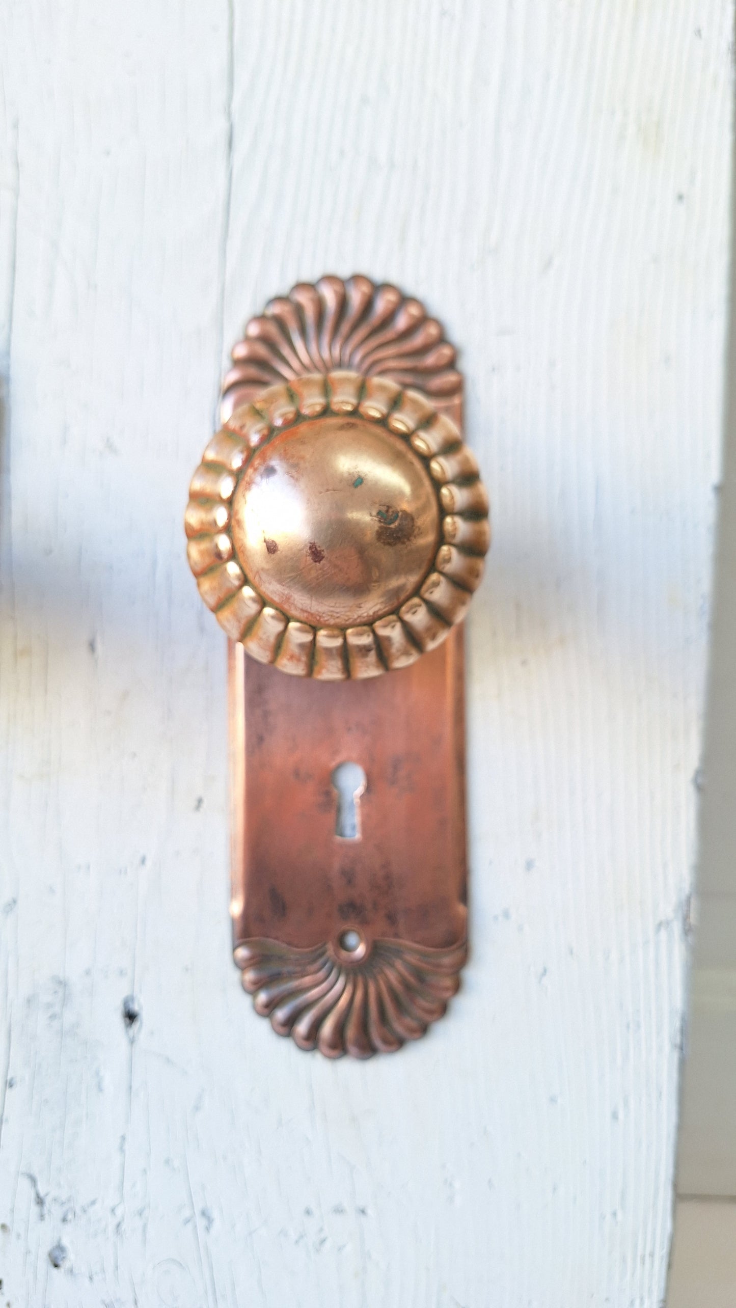Fan Style Antique Brass Doorknobs and Backplates, Radial Design Knobs and Plates 040802