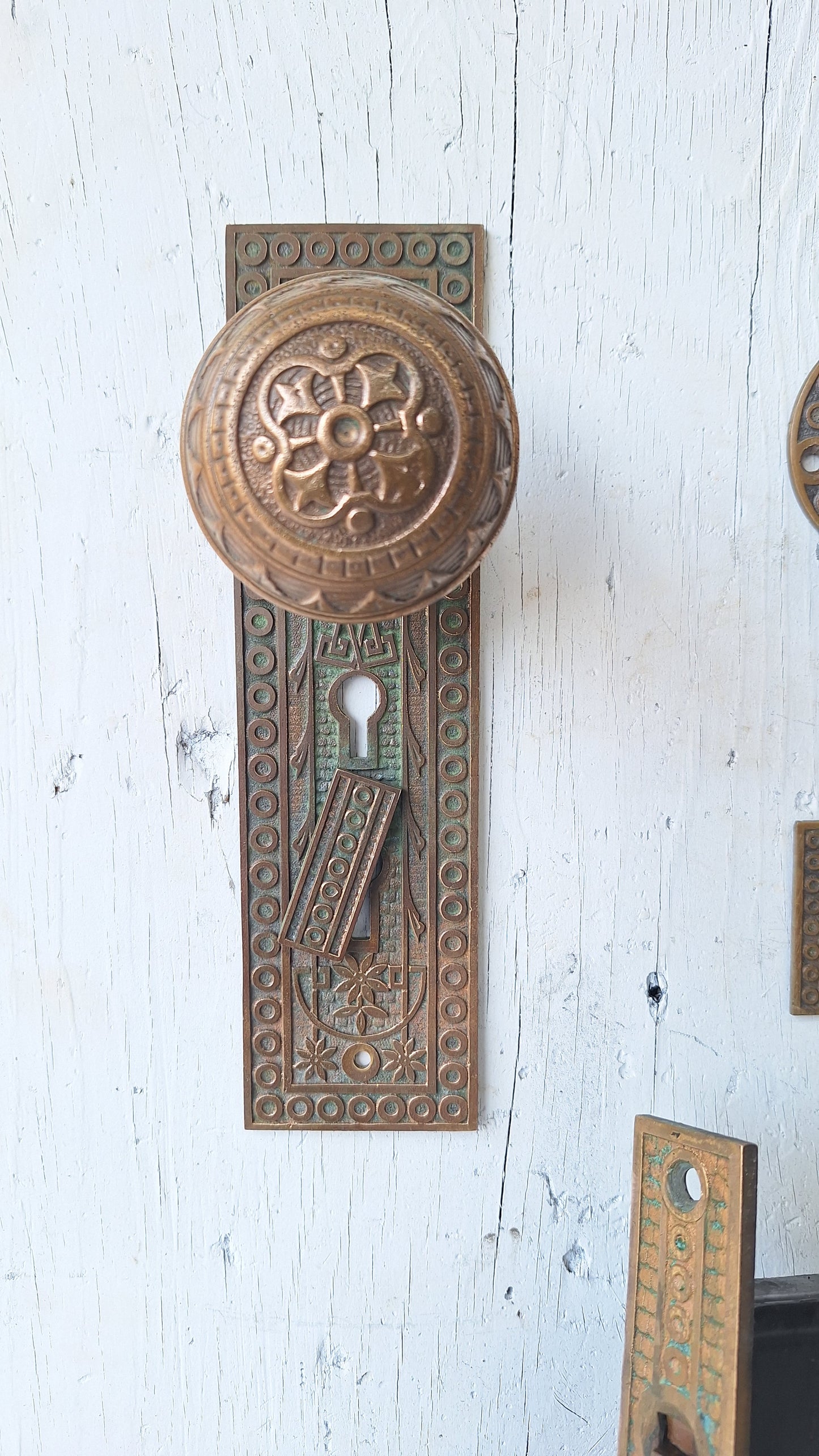 Complete Entry Knob & Plate Set, Front Door Knobs and Backplates, Double Keyhole Large Entry Doorknob, Front Door Knob and Escutcheon 041002