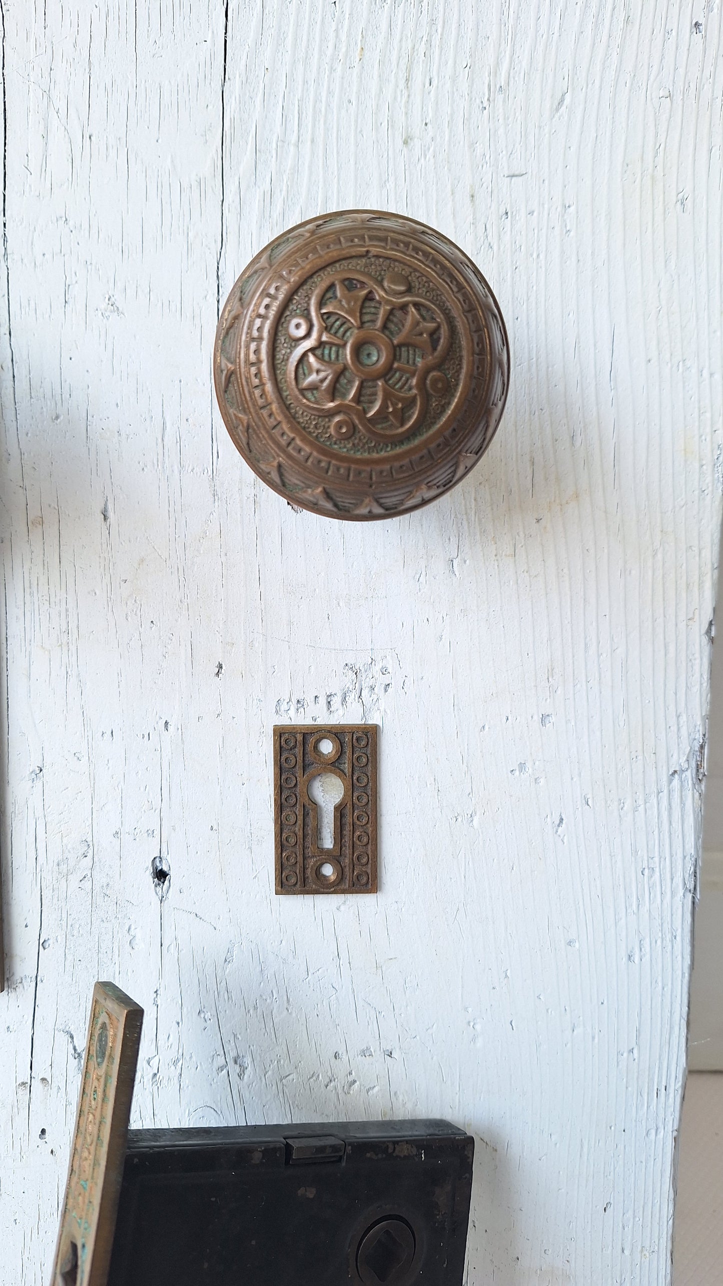 Complete Entry Knob & Plate Set, Front Door Knobs and Backplates, Double Keyhole Large Entry Doorknob, Front Door Knob and Escutcheon 041002