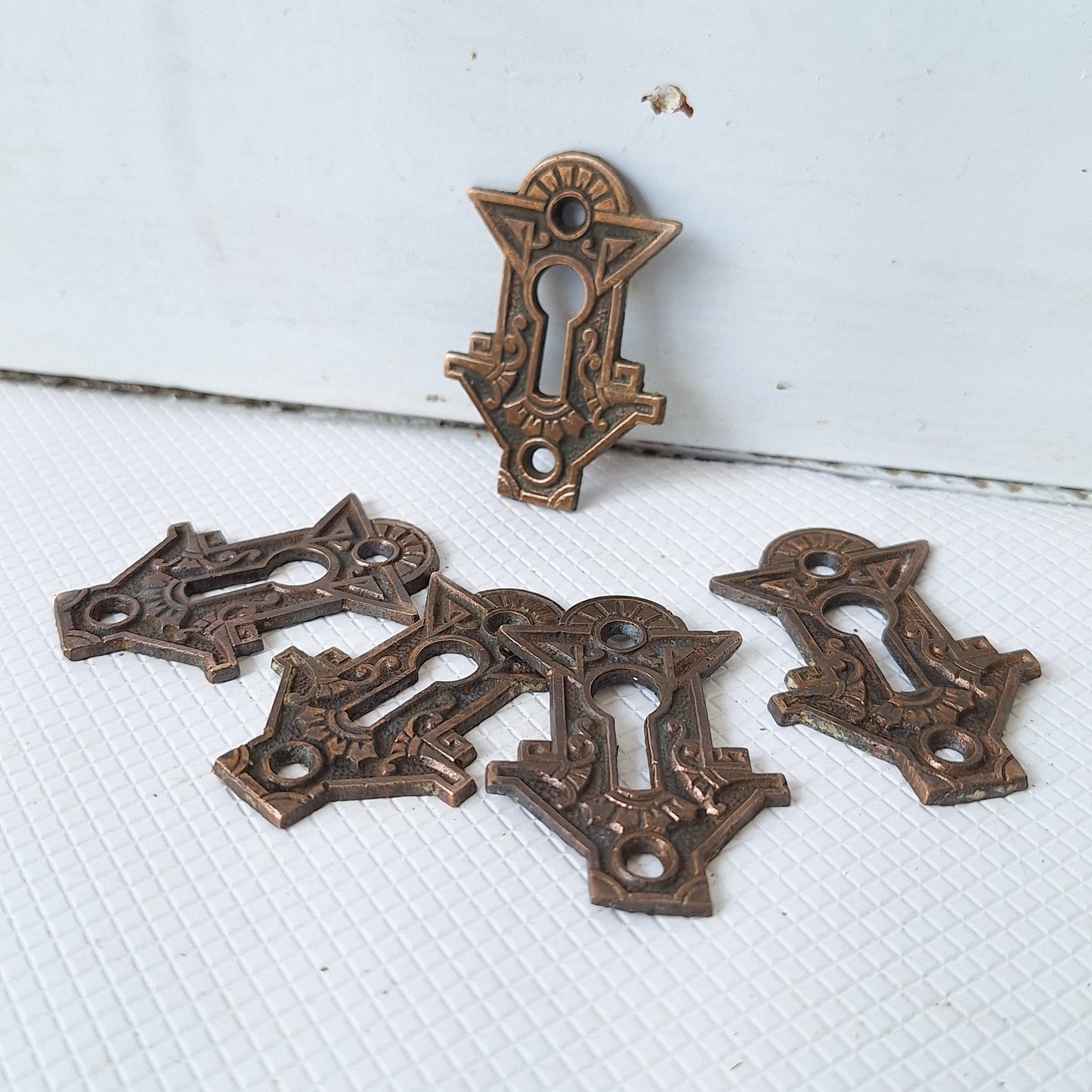 Unusually Shaped Antique Key Hole Cover, Bronze Eastlake Keyhole Plate 041504