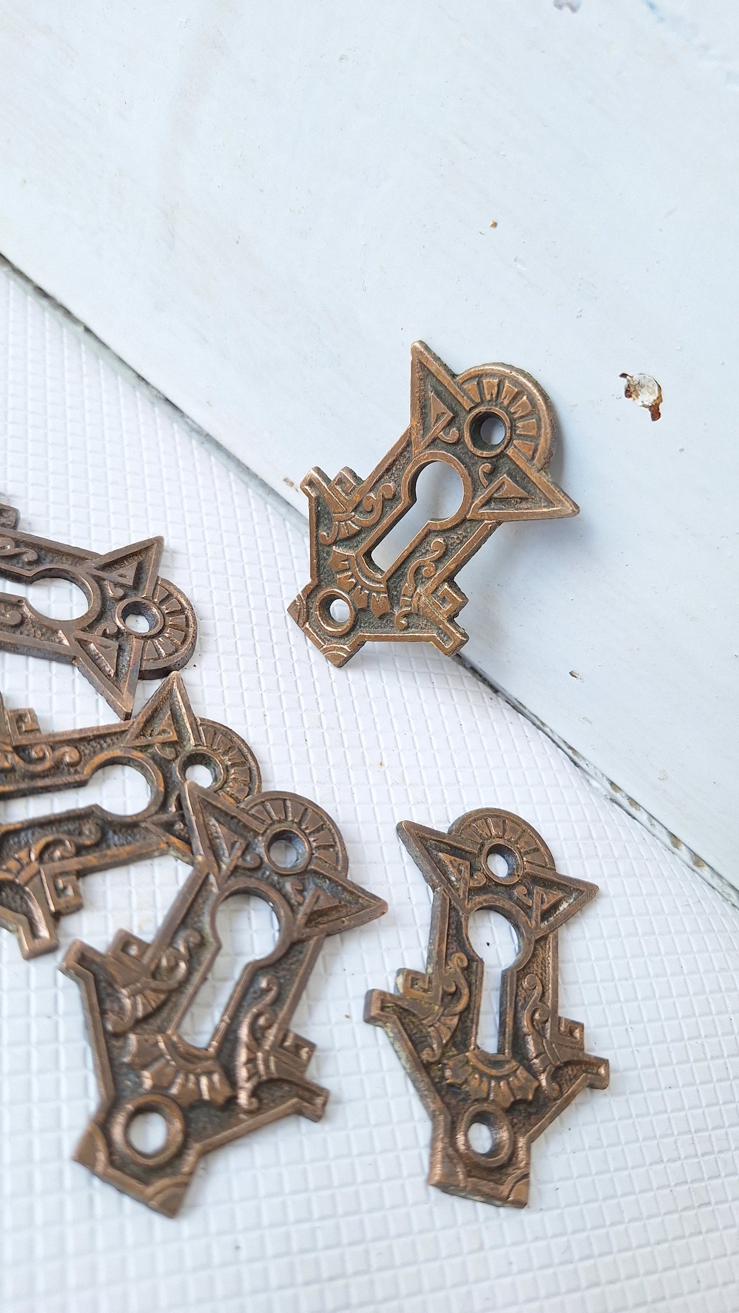 Unusually Shaped Antique Key Hole Cover, Bronze Eastlake Keyhole Plate 041504
