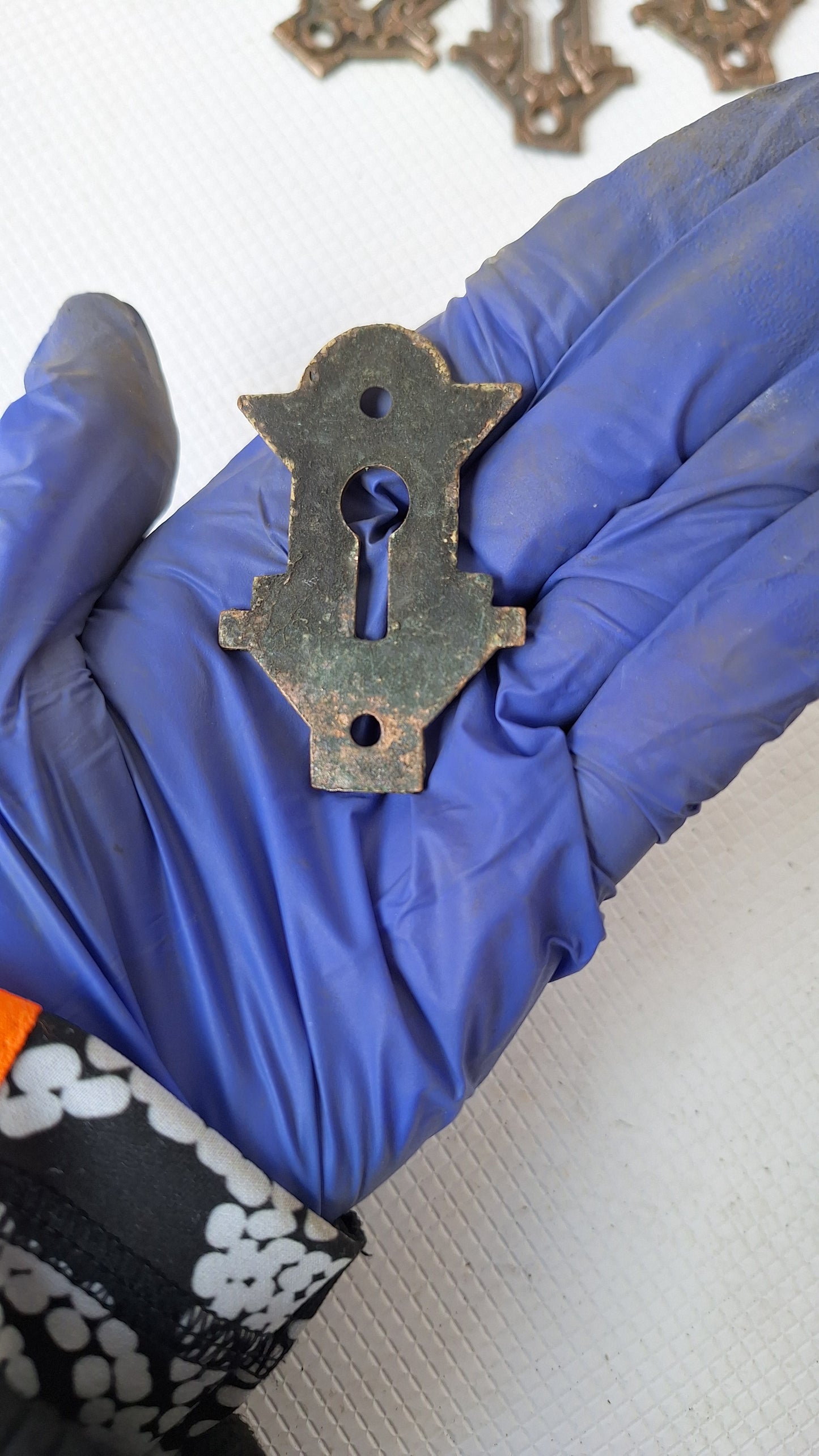Unusually Shaped Antique Key Hole Cover, Bronze Eastlake Keyhole Plate 041504