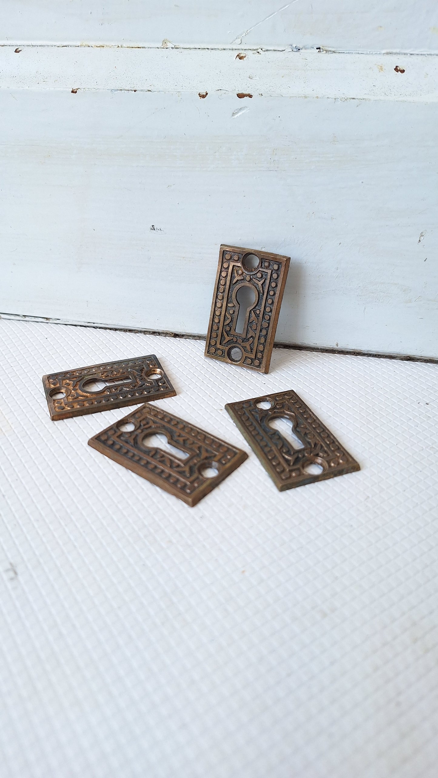 Antique Rice Pattern Key Hole Escutcheon, Antique Cast Bronze Keyhole 041505