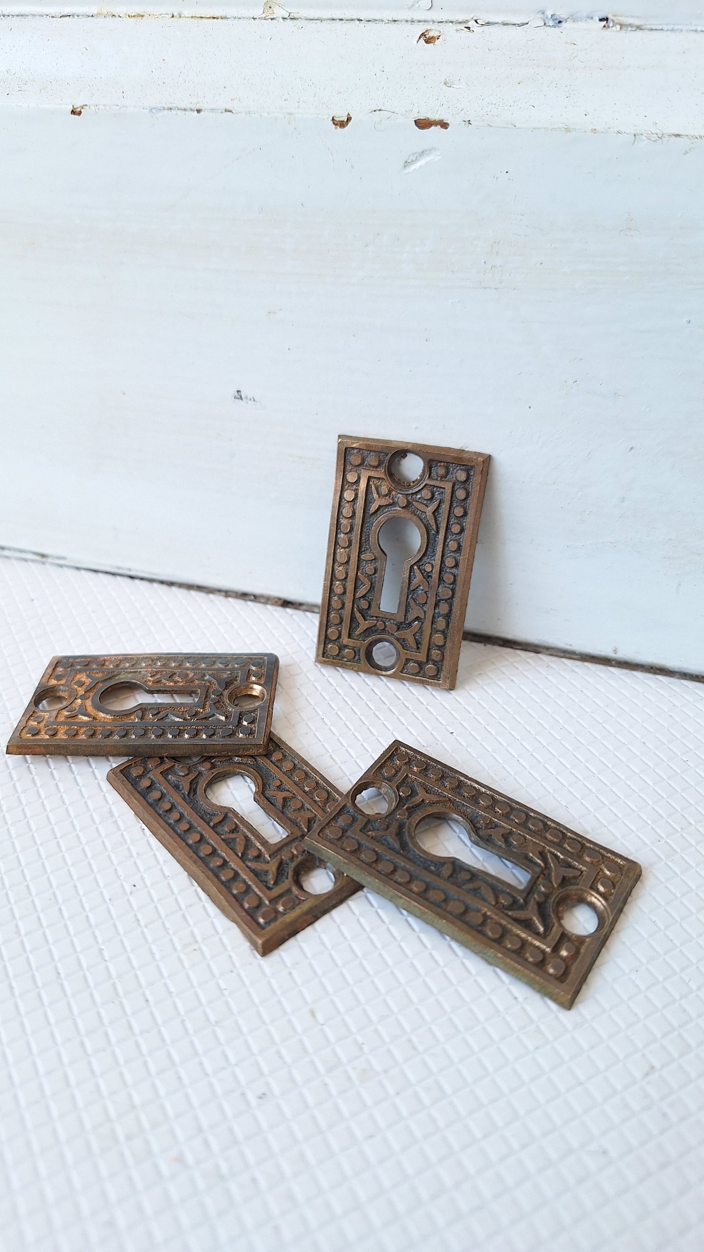 Antique Rice Pattern Key Hole Escutcheon, Antique Cast Bronze Keyhole 041505