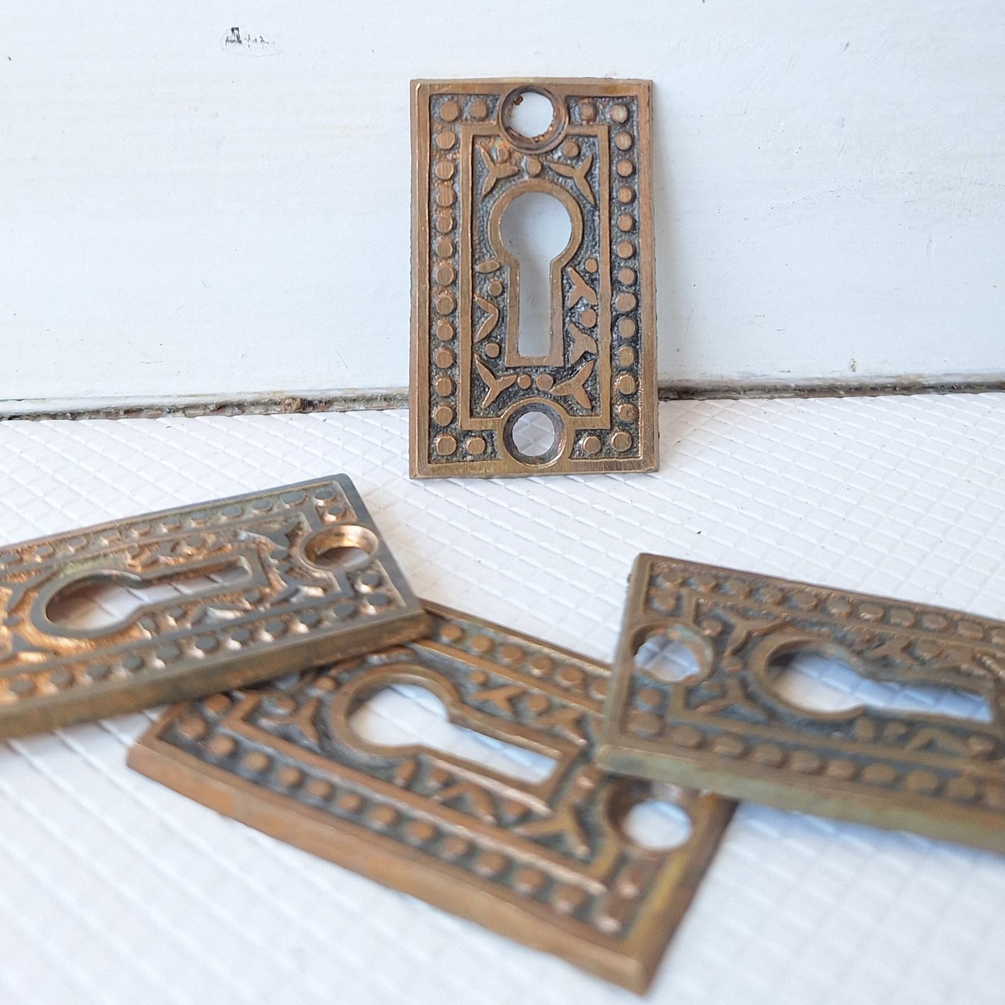 Antique Rice Pattern Key Hole Escutcheon, Antique Cast Bronze Keyhole 041505